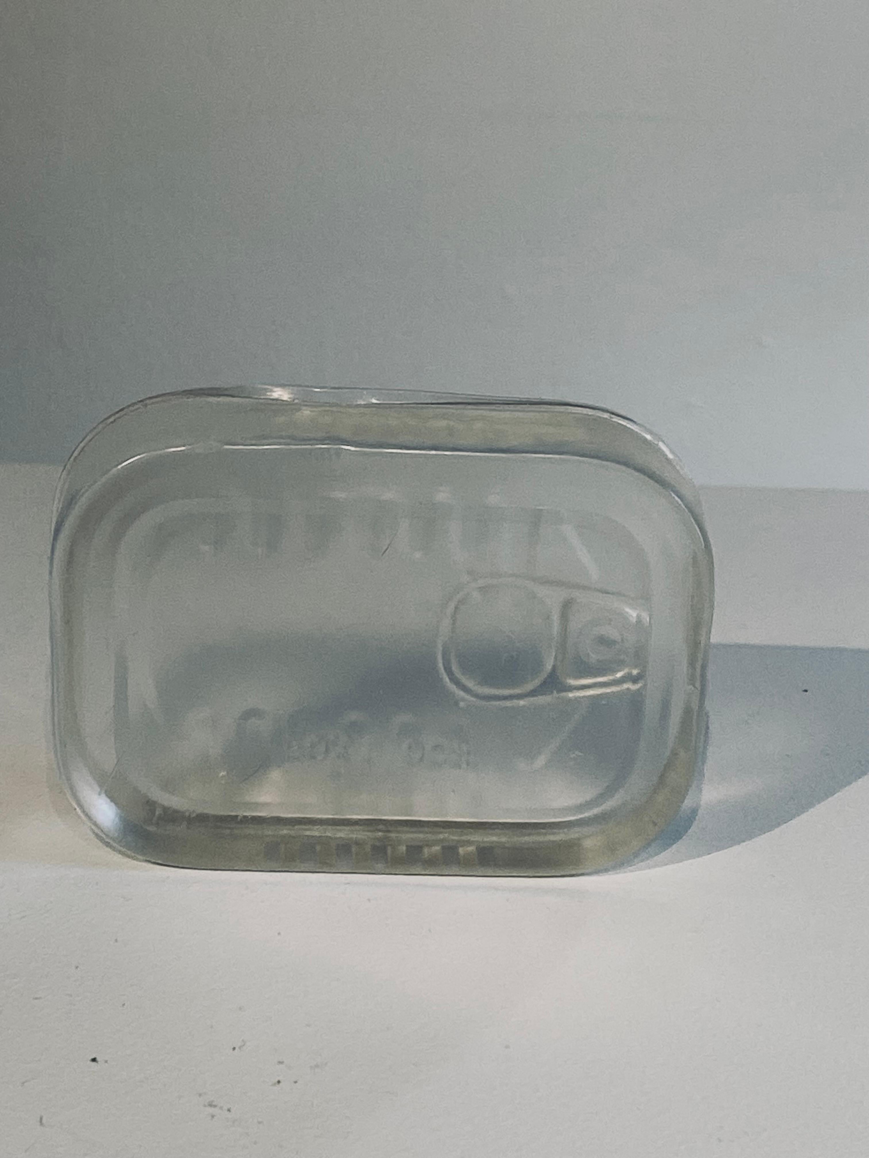 Can in resina per acciughe: 'Anchovy' - Figurative Sculpture Grigio di Sam Tufnell