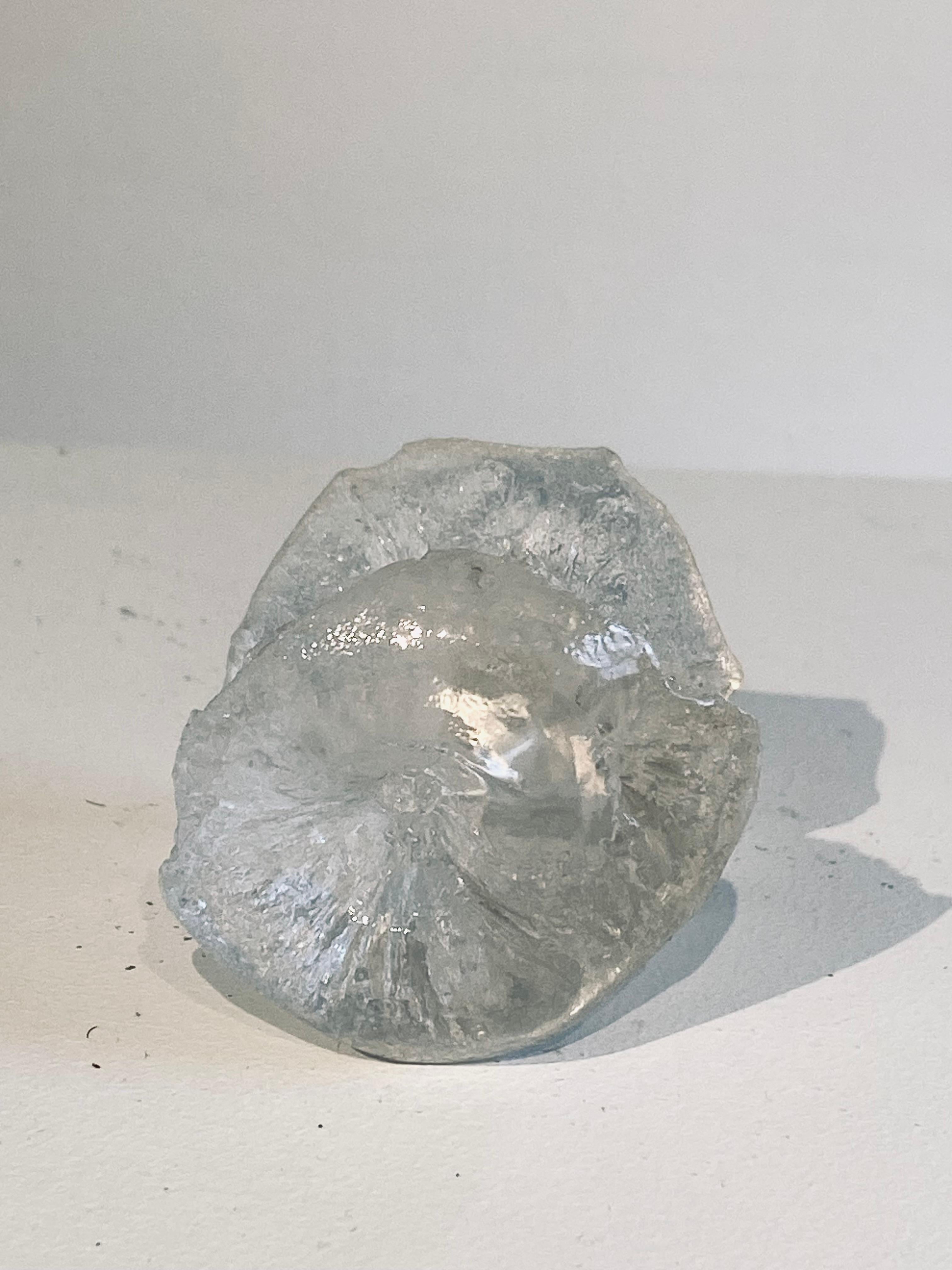 Tufnell si concentra principalmente sulla scultura e in genere lavora con una varietà di materiali, tra cui legno, metallo e oggetti trovati. Sebbene alcune delle sue sculture incorporino elementi storici, come vecchi utensili o macchinari, il suo
