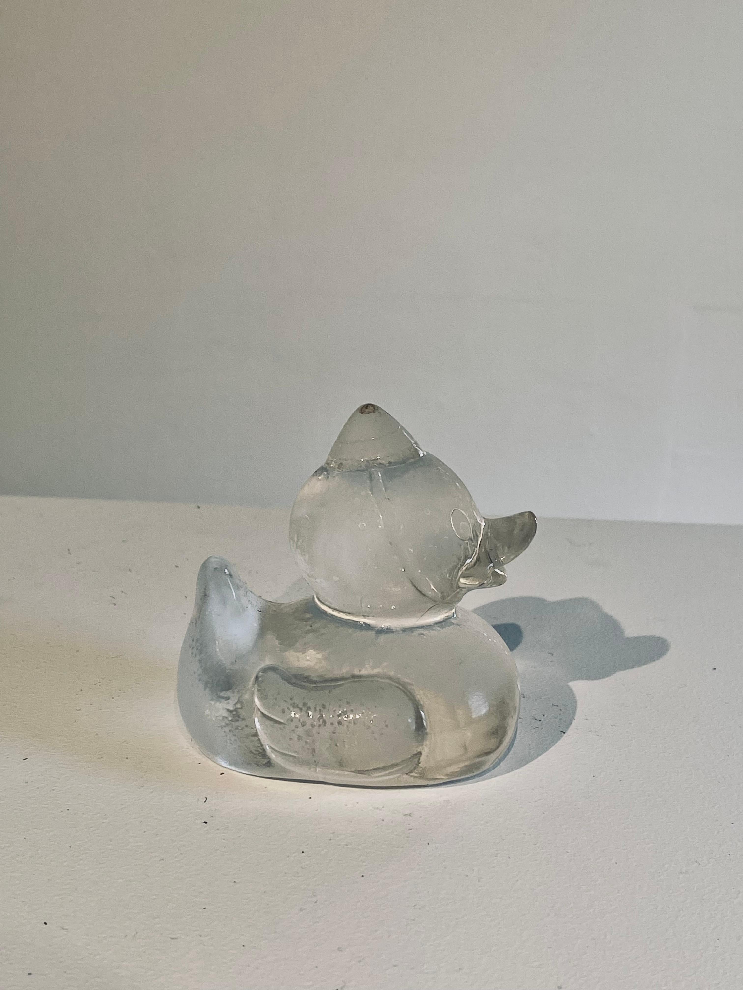Patito de goma de resina: 'Patito' - Sculpture Contemporáneo de Sam Tufnell