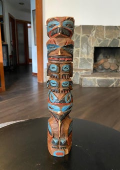 Tótem de madera tallada Nuu-chah-nulth de la Costa Noroeste firmado por Sam Williams