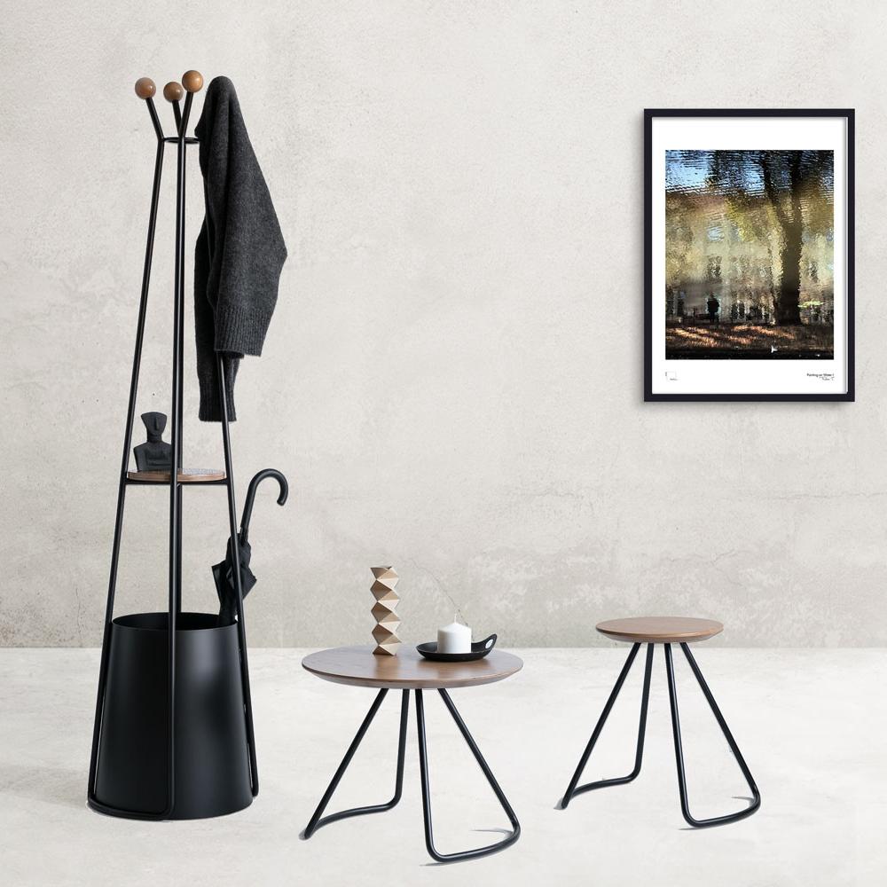 Sama Couchtisch, zeitgenössischer moderner minimalistischer Couchtisch aus Eiche Natur und schwarzem Metall (Gemalt) im Angebot