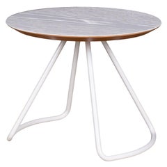 Table basse Sama, table basse moderne contemporaine et minimaliste en chêne blanc et métal blanc