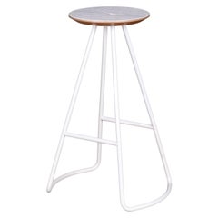 Tabouret haut Sama, moderne contemporain et minimaliste en chêne blanc et métal blanc