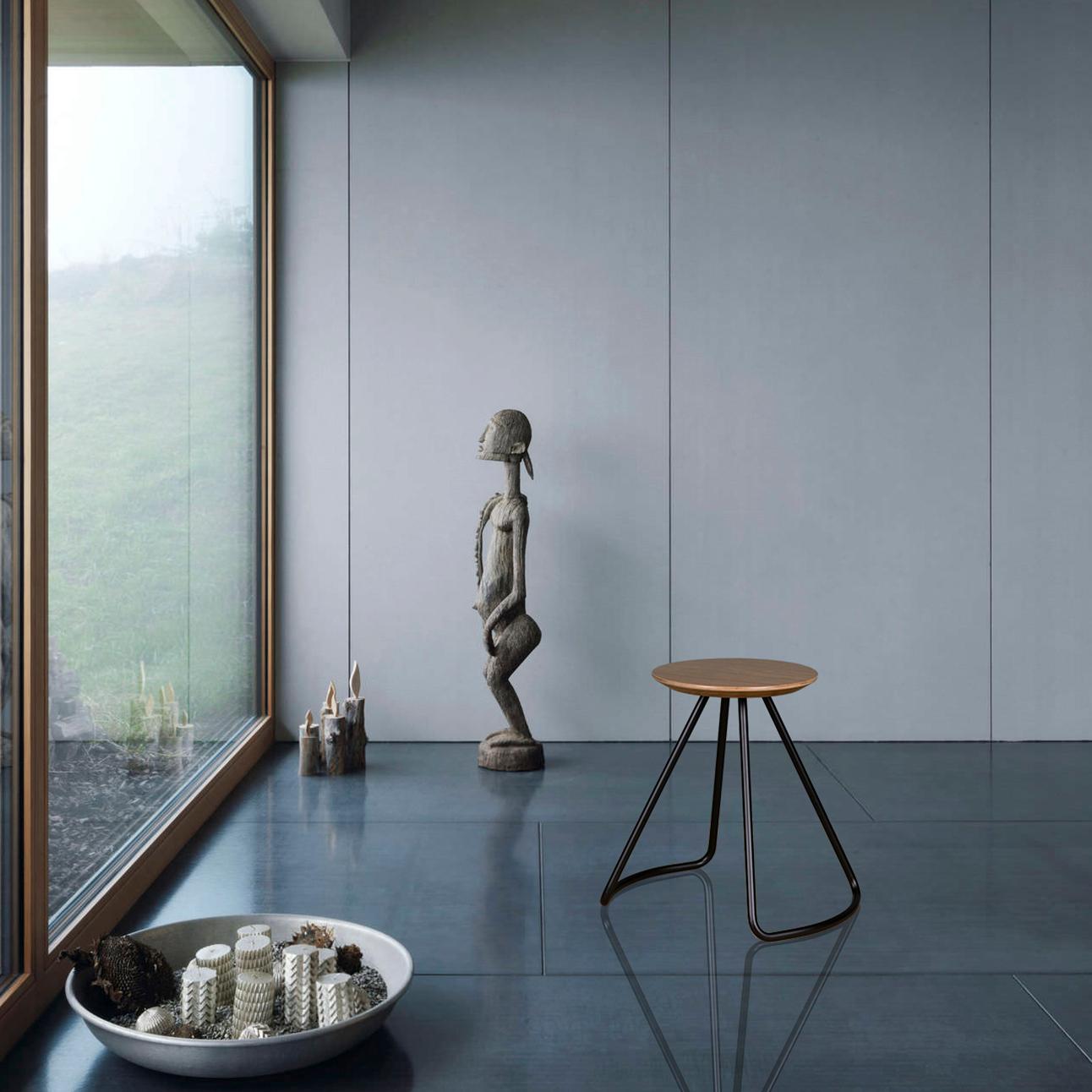 Turc Tabouret/table Sama, chêne naturel et métal noir, moderne contemporain et minimaliste en vente