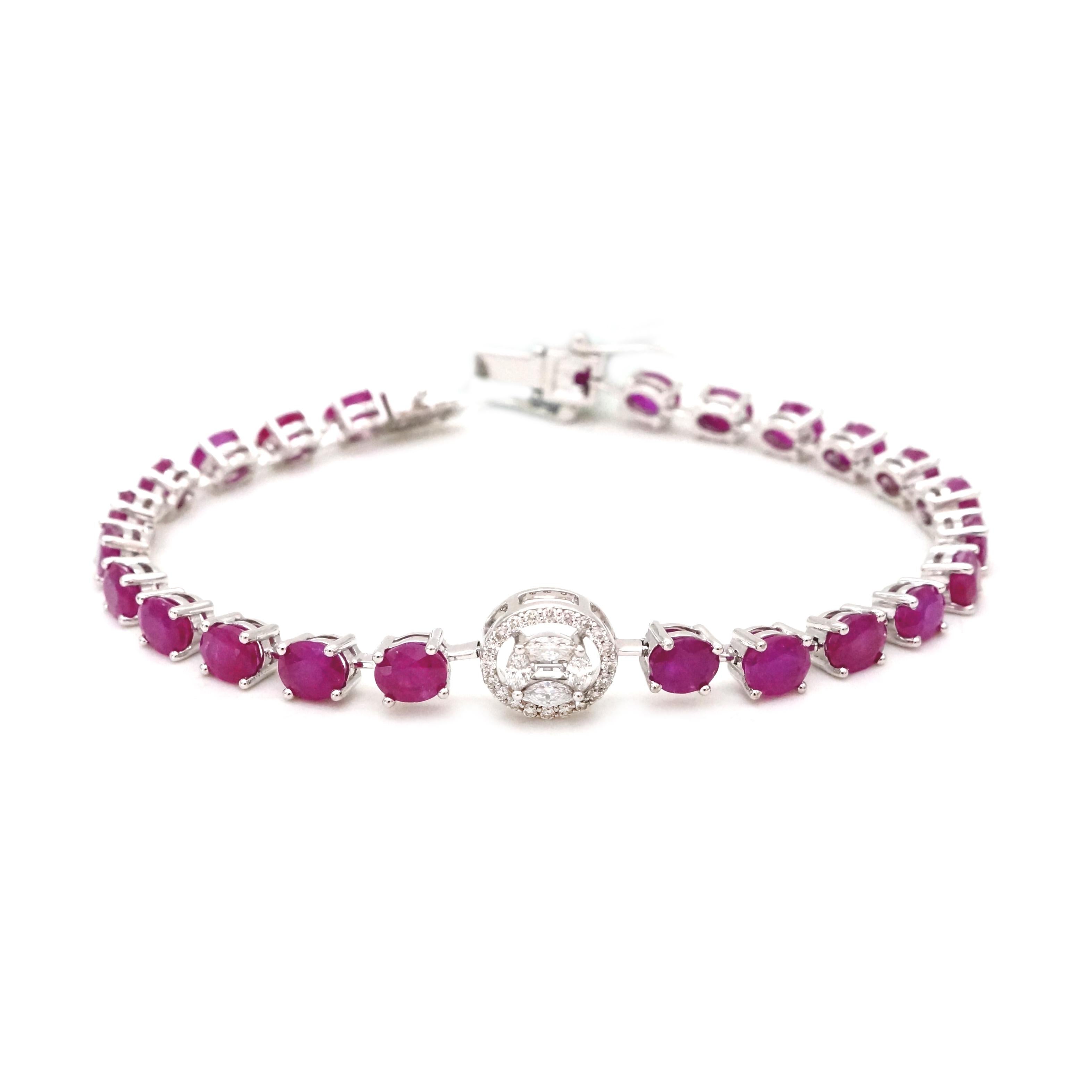 Mixed Cut SĀMAÁ Diamonds - Alma Viva Ruby Bracelet - Ruby & Diamond Bracelet For Sale