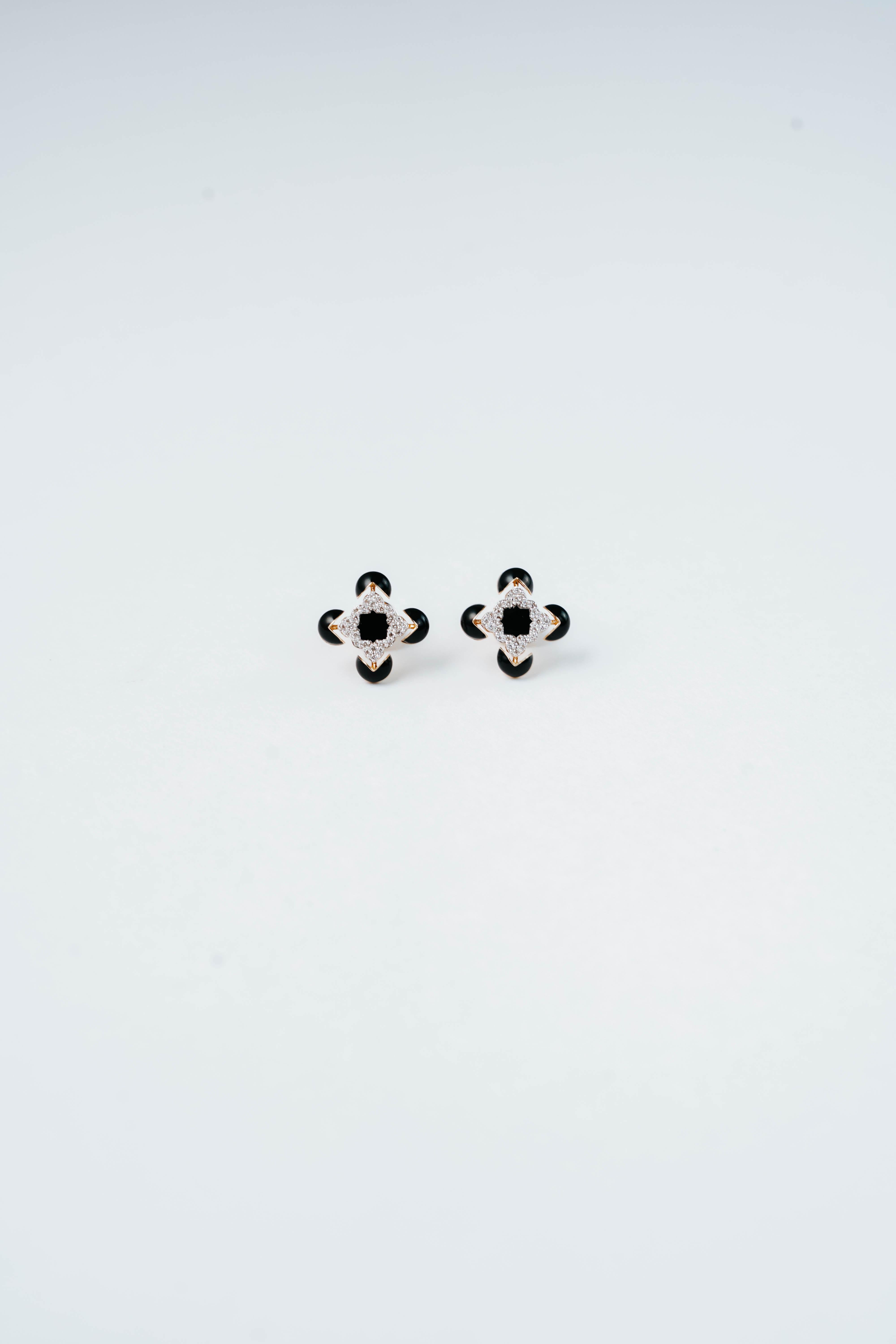 Art déco SĀMAÁ Diamonds - Echo Noir Boucles d'oreilles quotidiennes - Boucles d'oreilles en émail noir et diamants en vente