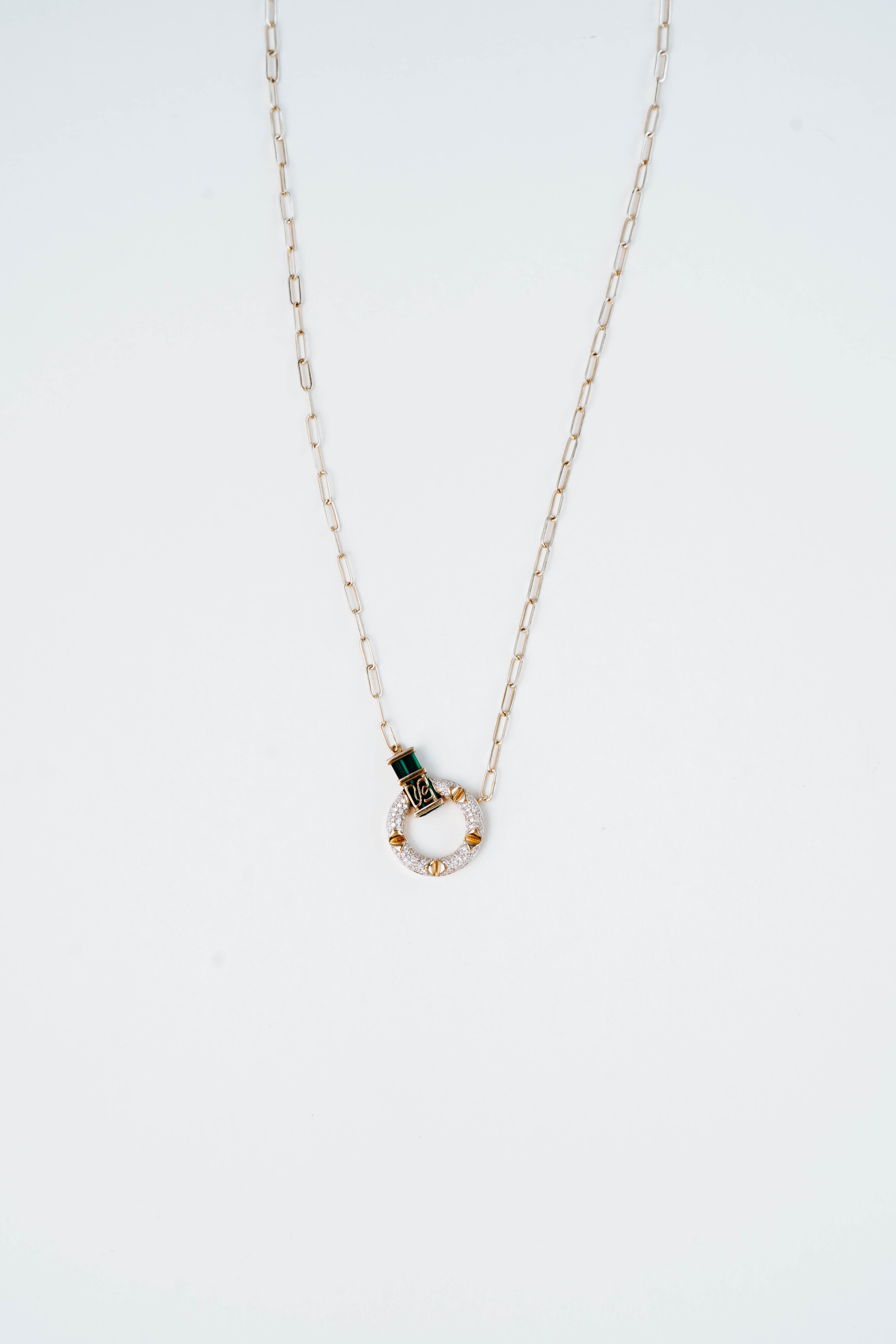 Taille ronde SĀMAÁ Diamonds - Collier Halo Menthe - Collier pendentif en malachite et diamant en vente