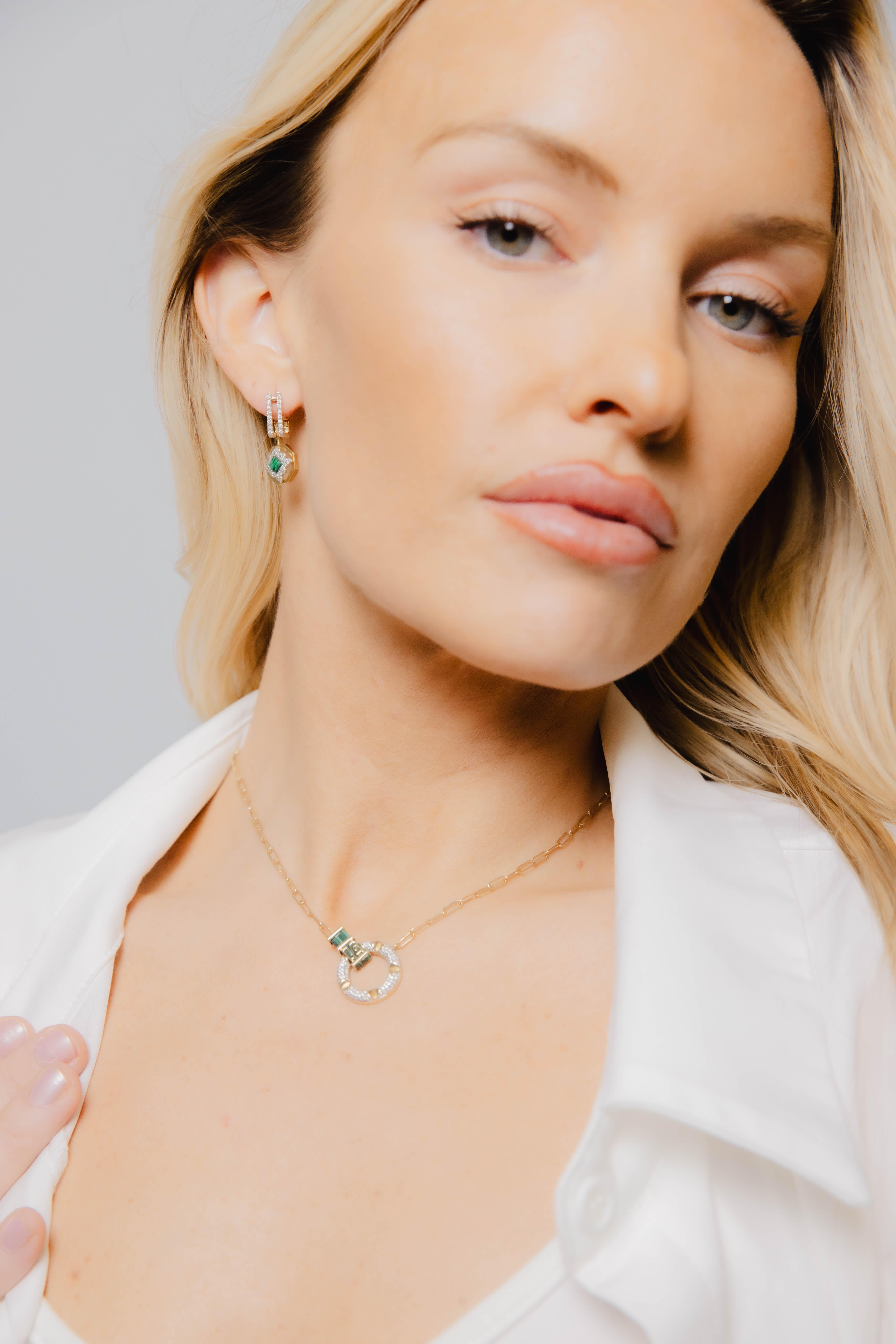 SĀMAÁ Diamonds - Collier Halo Menthe - Collier pendentif en malachite et diamant Neuf - En vente à Houston, TX