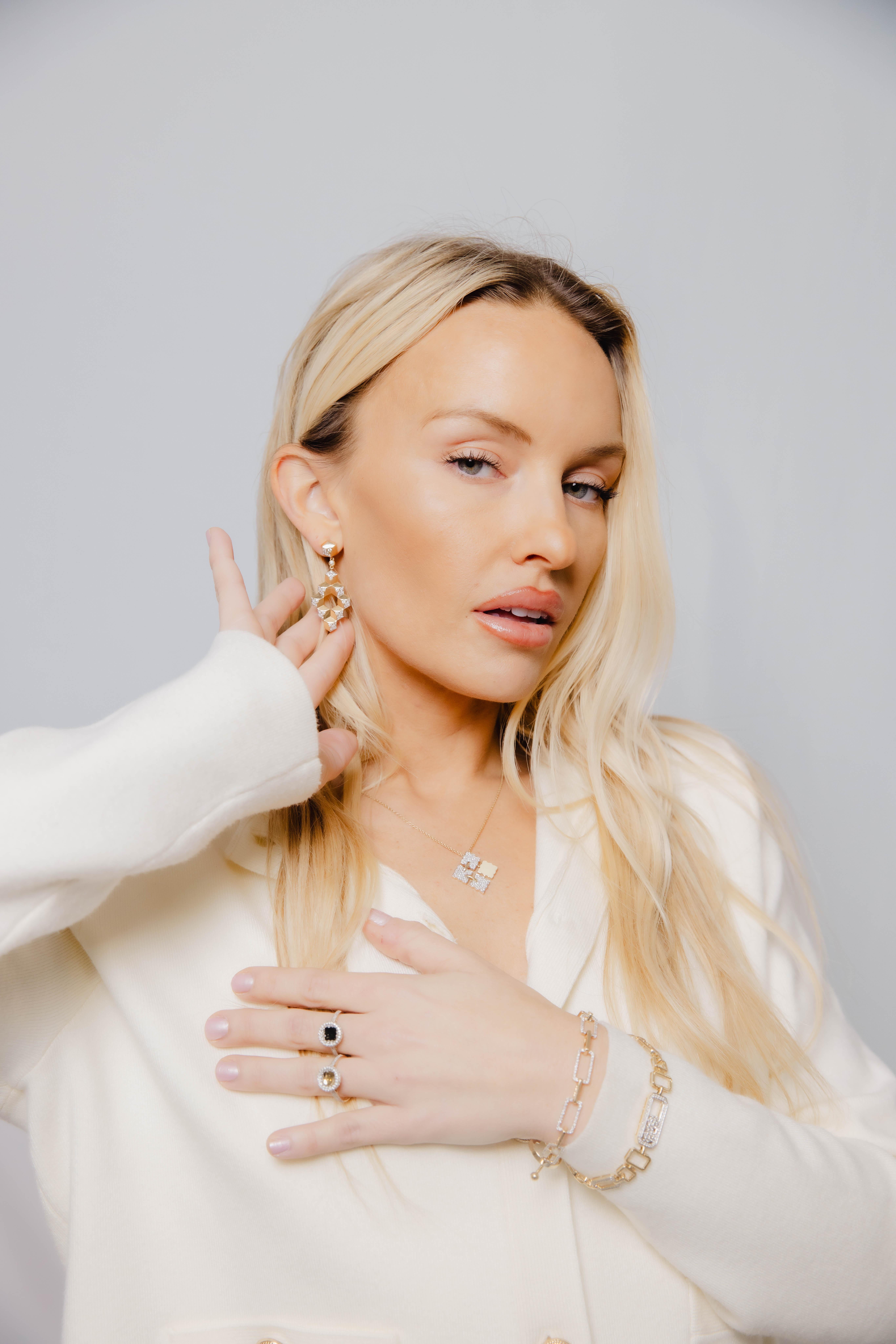 Round Cut SĀMAÁ Diamonds - Nino Oro Bracelet - Gold & Diamond Linked Bracelet For Sale