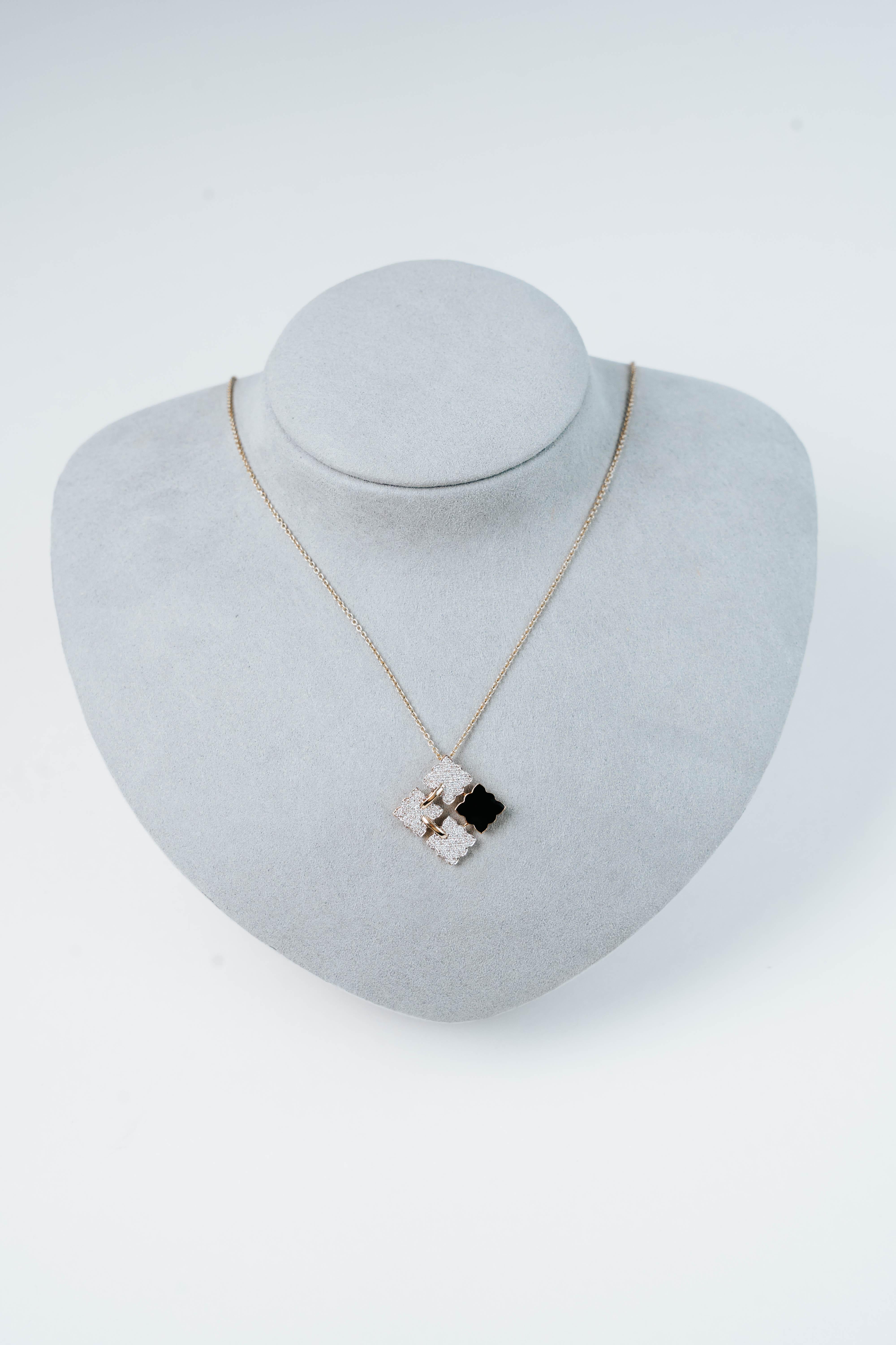 Art déco SĀMAÁ Diamonds - Pendentif Orion Noir - Collier en émail noir et diamants en vente