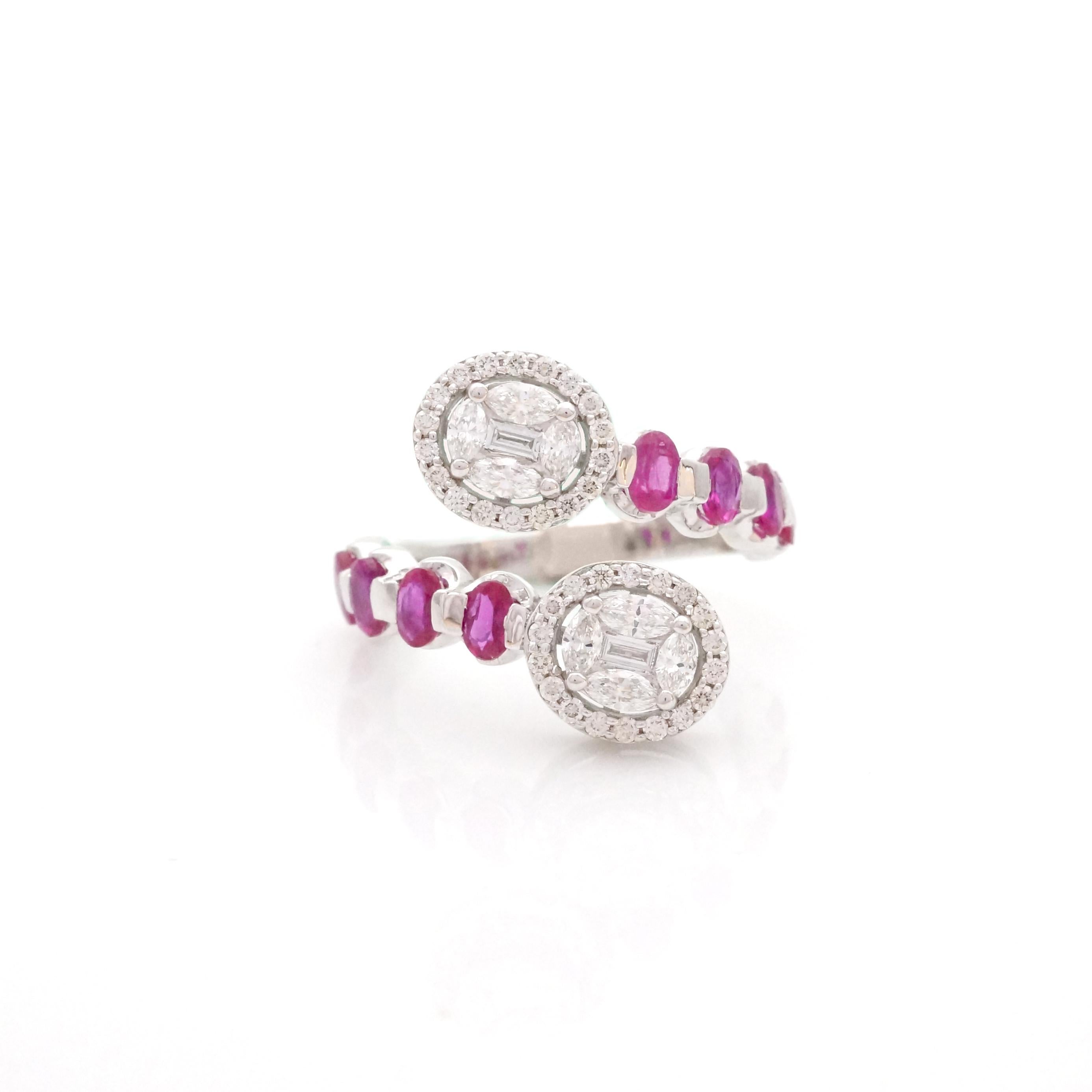 Taglio princess SĀMAÁ Diamonds - Anello Sisley con rubino - Anello con diamanti e rubini in vendita