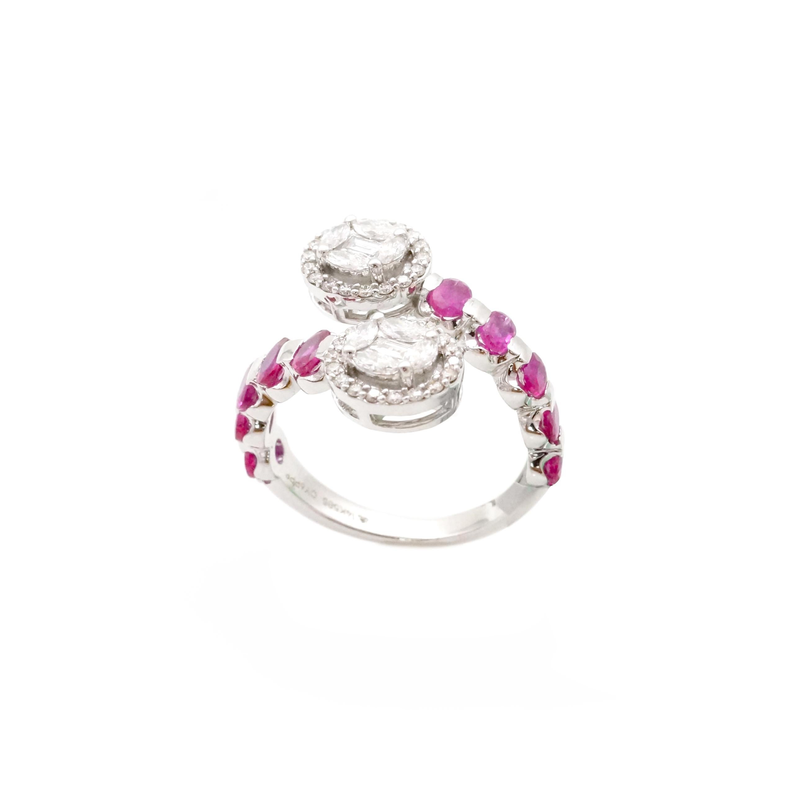 SĀMAÁ Diamonds - Anello Sisley con rubino - Anello con diamanti e rubini In condizioni Nuovo in vendita a Houston, TX