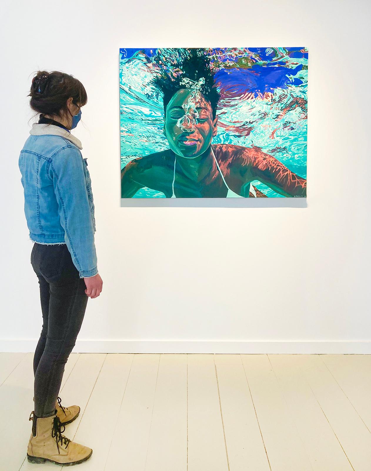 Rising Tides : Peinture figurative photoréaliste d'une femme au bord d'une piscine 1
