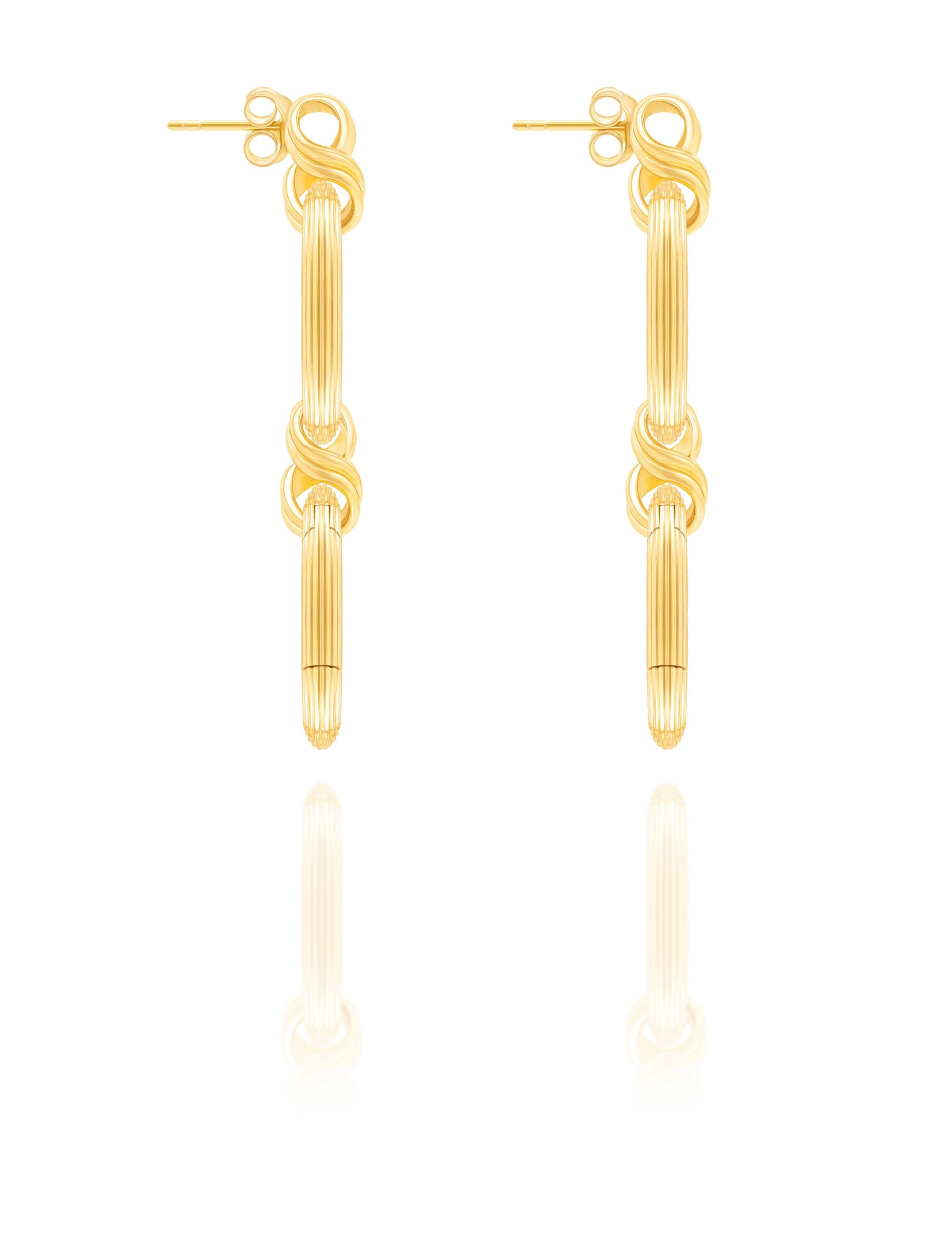 The Lustrous Kingdom Earrings - A Love Affair Collection

Adorn your ears with the matching earrings to the Lustrous Kingdom necklace. Our revolutionary adjustable matching chain link design introduces a new sustainable approach to customizing