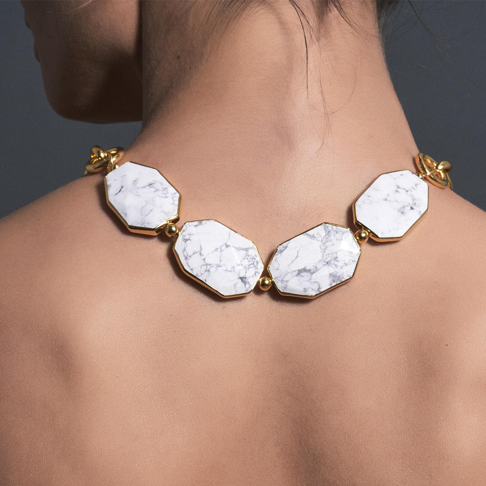 Collana reversibile Samantha Siu NY in vermeil 18k e argento con pietra howlite. in vendita 2