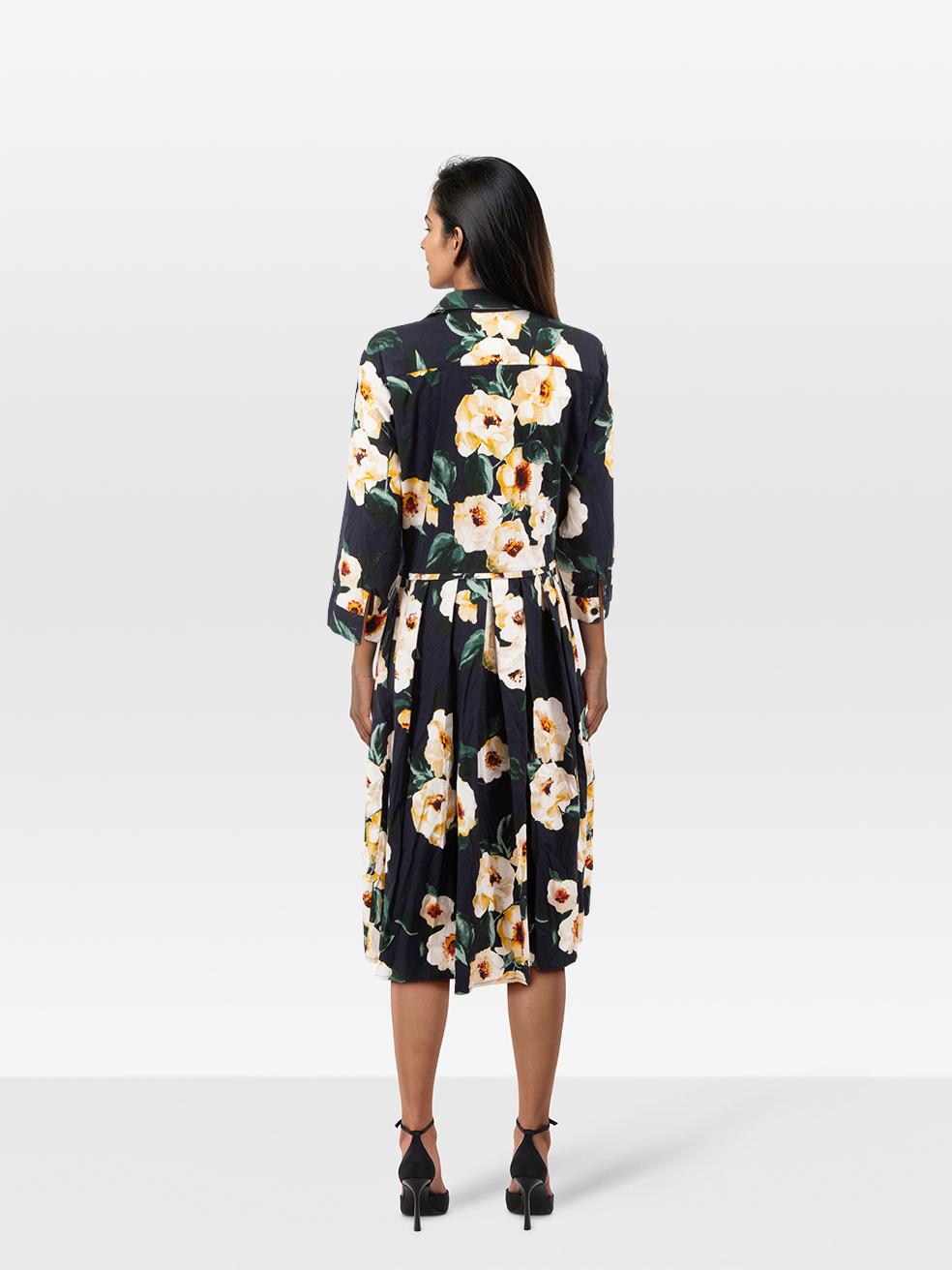El ESTADO es Muy bueno. El vestido presenta un desgaste mínimo. Decoloración en la parte inferior delantera izquierda de este artículo usado de reventa de la diseñadora Samantha Sung. La decoloración puede requerir un lavado suave a mano,