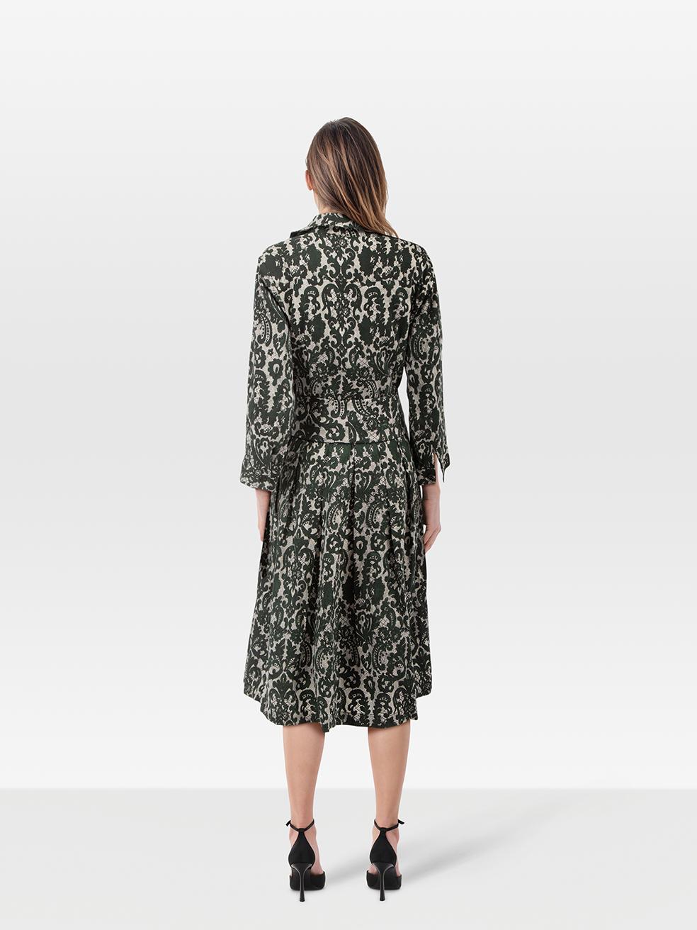 L'ÉTAT est très bon. L'usure de la robe est minime. Décoloration de la ceinture sur cet article de revente d'occasion de la marque Samantha Sung.
 
 Détails
 
 
 Multicolore
 
 Laine
 
 Robe chemise
 
 Midi
 
 Manches longues
 
 Imprimé floral
 
