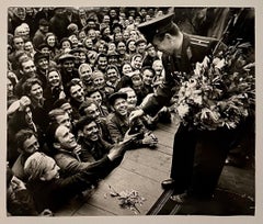 Grande photographie en gélatine argentique de parade soviétique russe de Yuri Gagarin, photo 