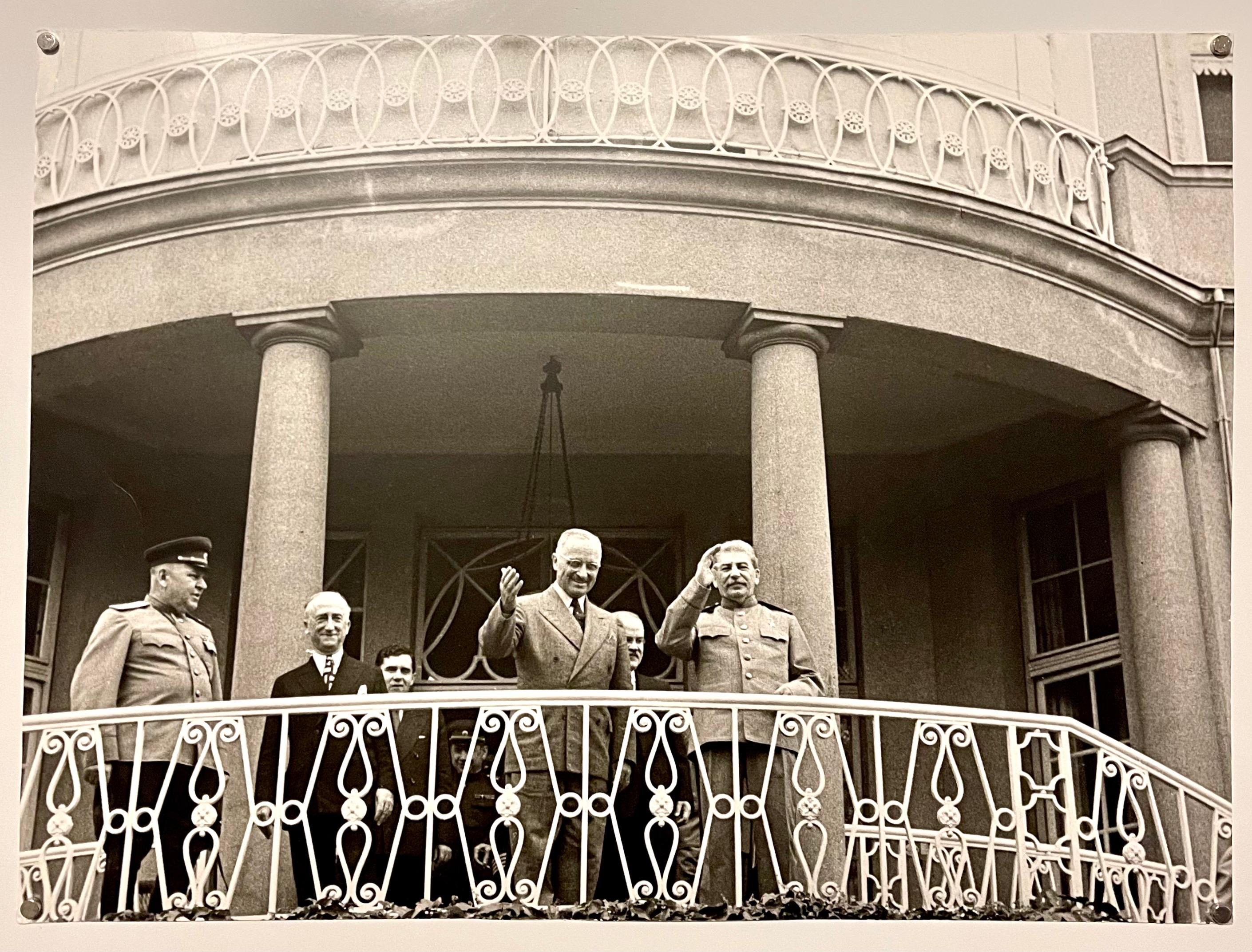 Große russische Silber-Gelatine-Fotografie Potsdam Konferenz Truman-Foto WWII (Braun), Black and White Photograph, von Samariy Gurariy