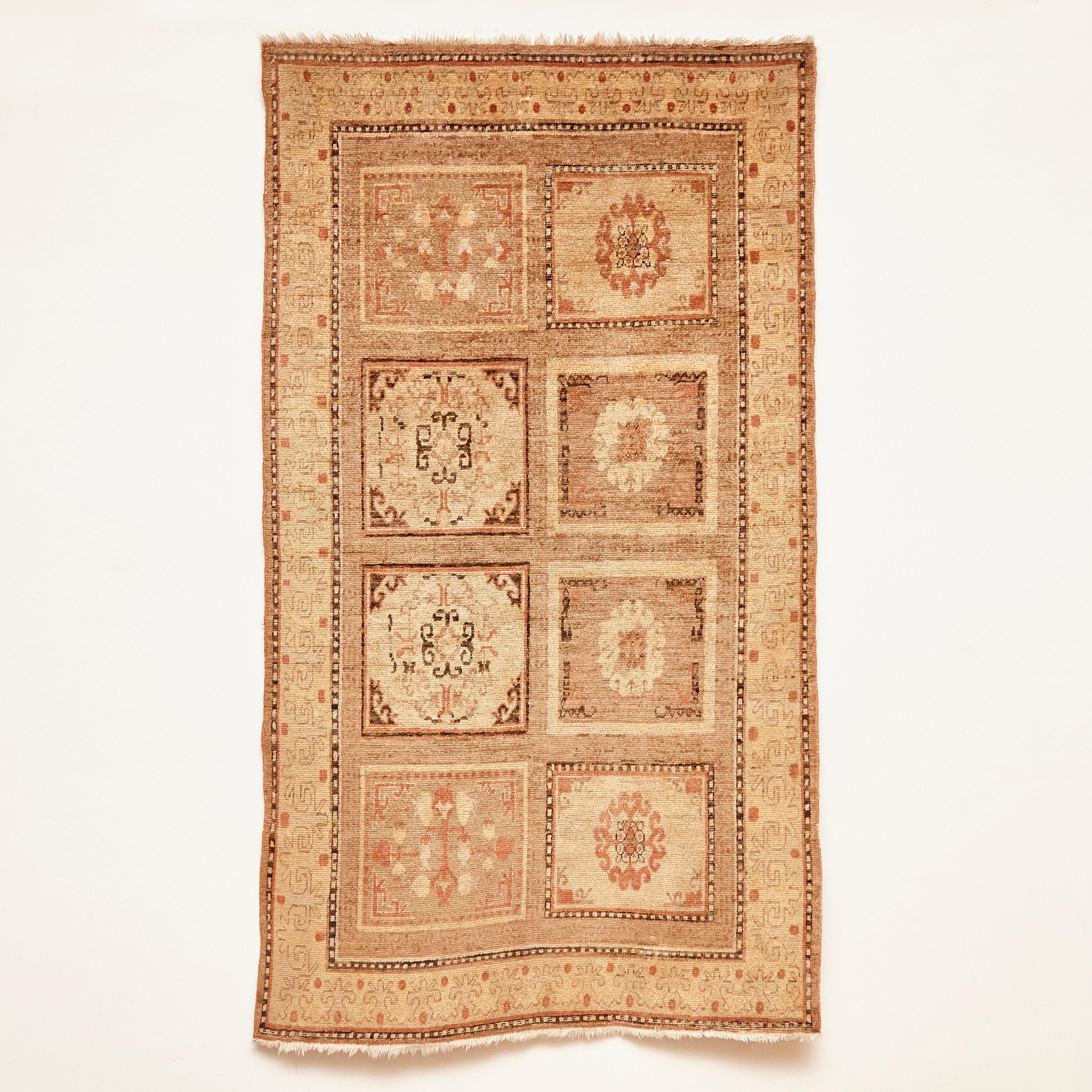 Samarkanda antic wool rug, measures: 131 x 237 cm.

In original condition with minor wear consistent of age and use, preserving a beautiful patina.