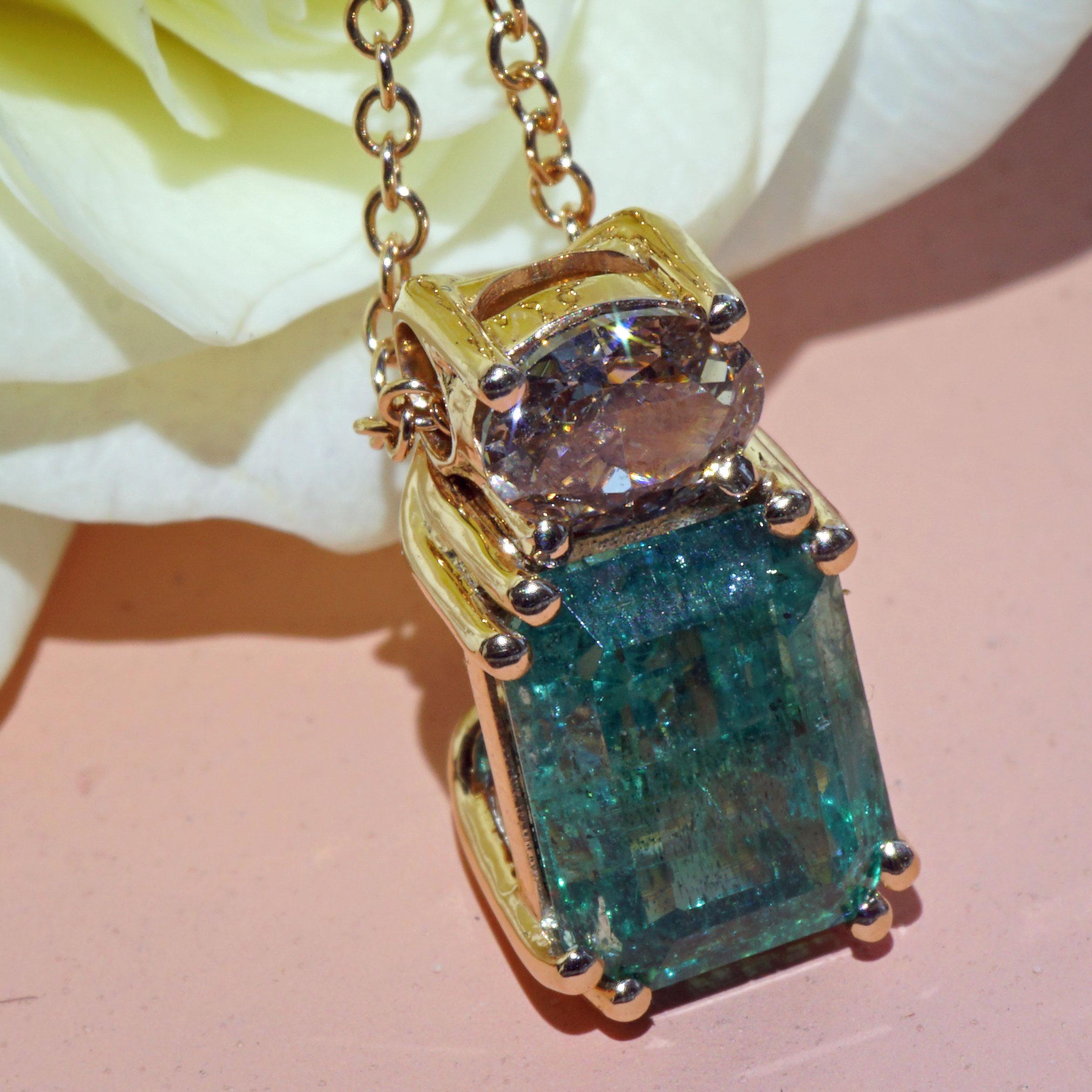 made in a traditional Italian company in Valenza, Pendant with Zambian emerald with IGI expertise in the special color mint green of approx. 2.49 ct, AAA, approx. 8.60 x 6.71 x 6.16 mm in size, color distribution/brilliance/transparency very good