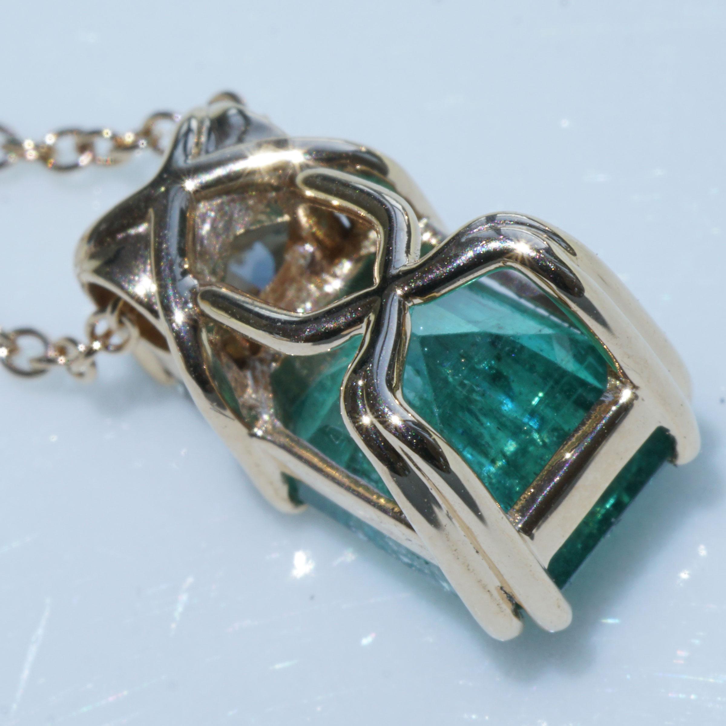 Sambia Emerald Brilliant Pendant with Chain  2.49 ct 0.51 ct IGI AIG Certified For Sale 1