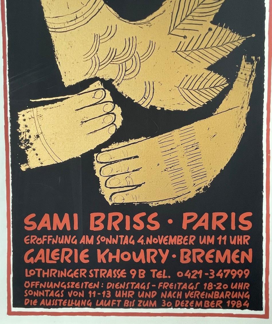 MUJER SOSTENIENDO UNA PALOMA 1984 Póster original serigrafiado, negro mate, dorado metalizado - Print Contemporáneo de Sami Briss