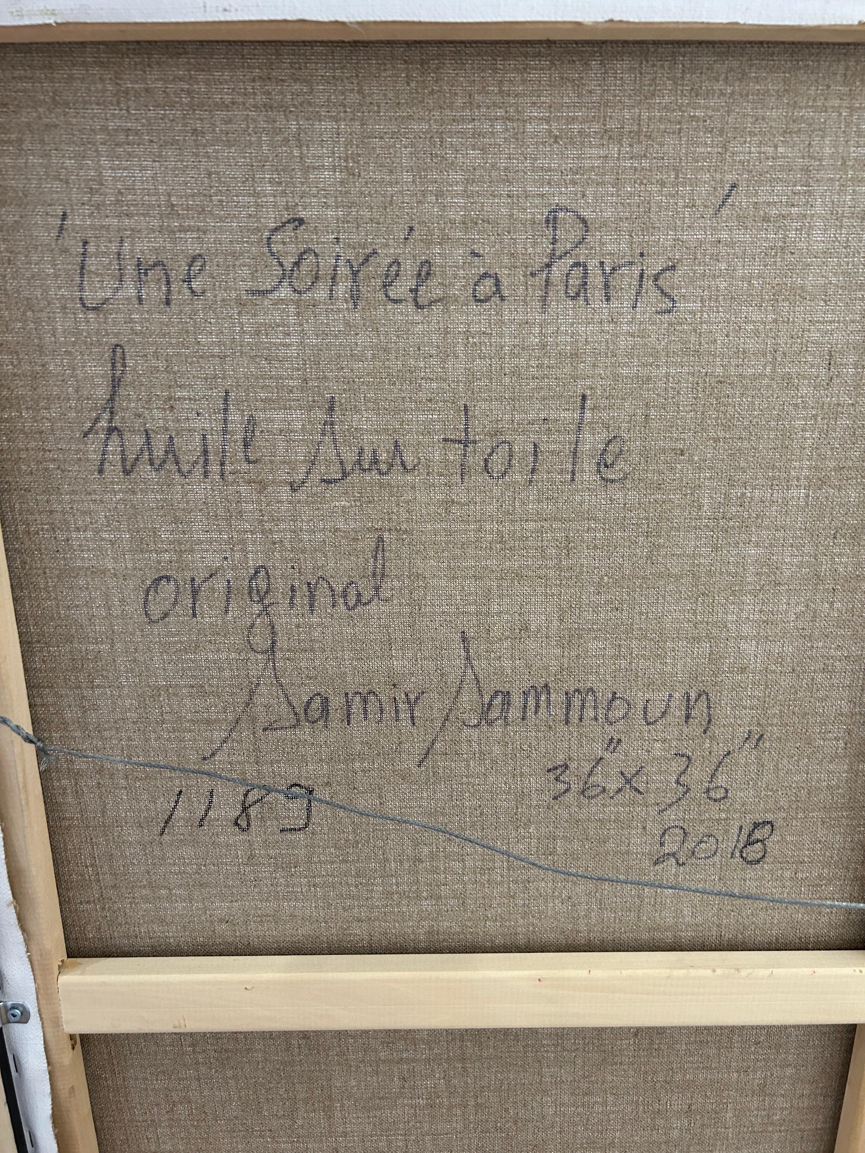 Samir Sammoun utiliza su característico estilo postimpresionista para recrear un paseo nocturno por las calles parisinas. Los bares se alinean en las aceras, iluminados por el resplandor de las farolas y el cielo nocturno. Unas pinceladas cortas y