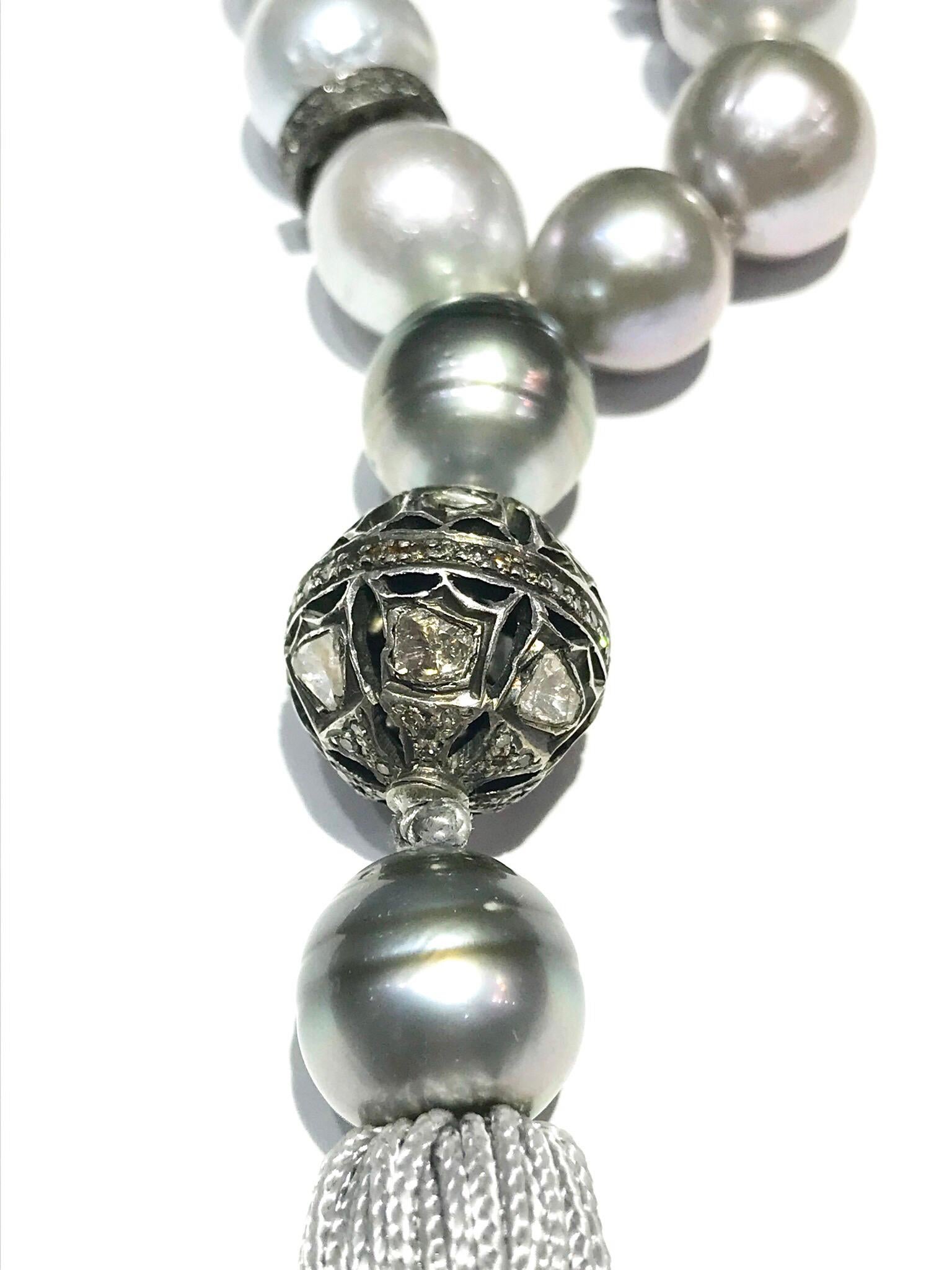Samira13 Lange Halskette aus Seidenkordel mit Südseeperlen und Diamanten Quasten im Angebot 1