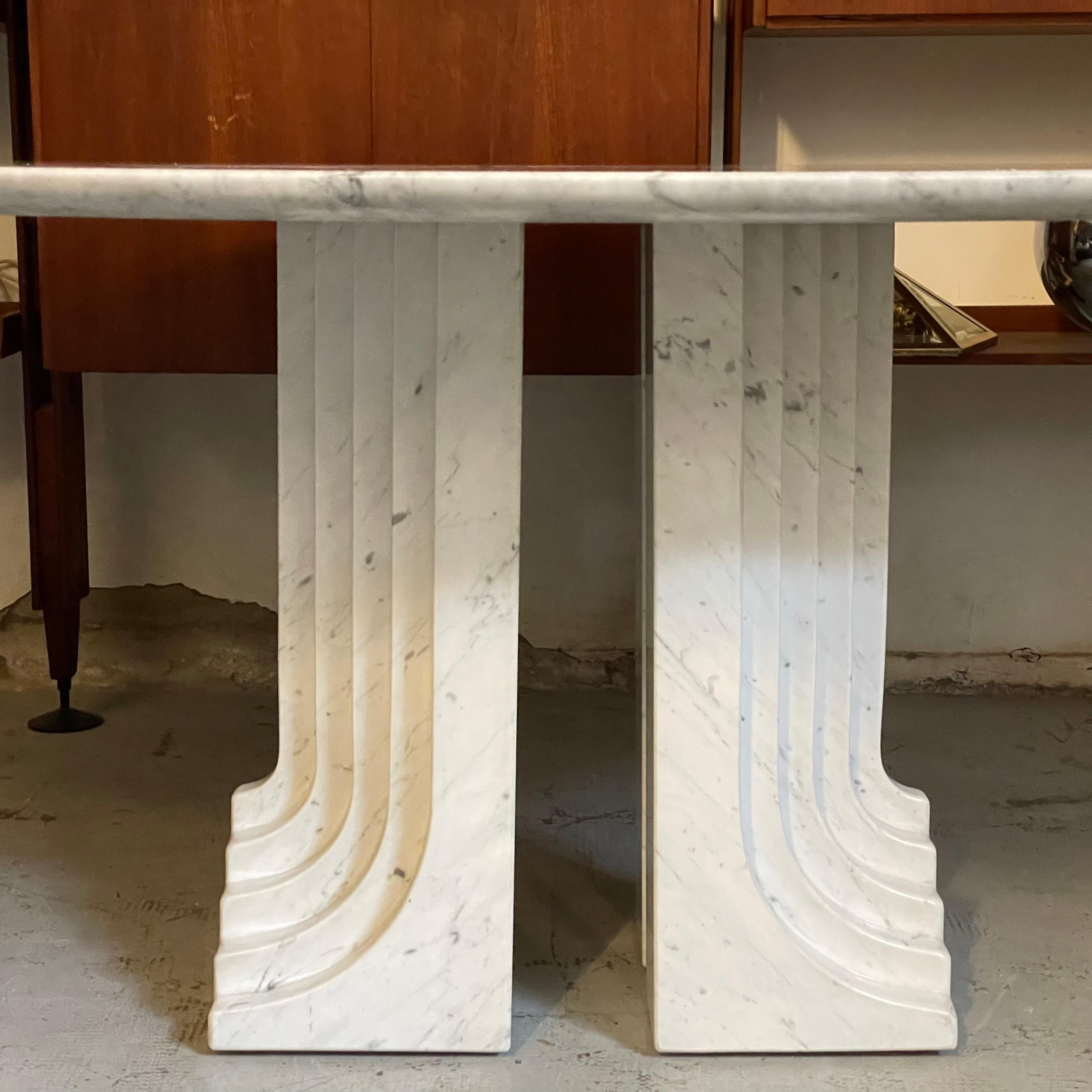 Table Samo en marbre blanc, Carlo Scarpa Bon état - En vente à Milano, Lombardia