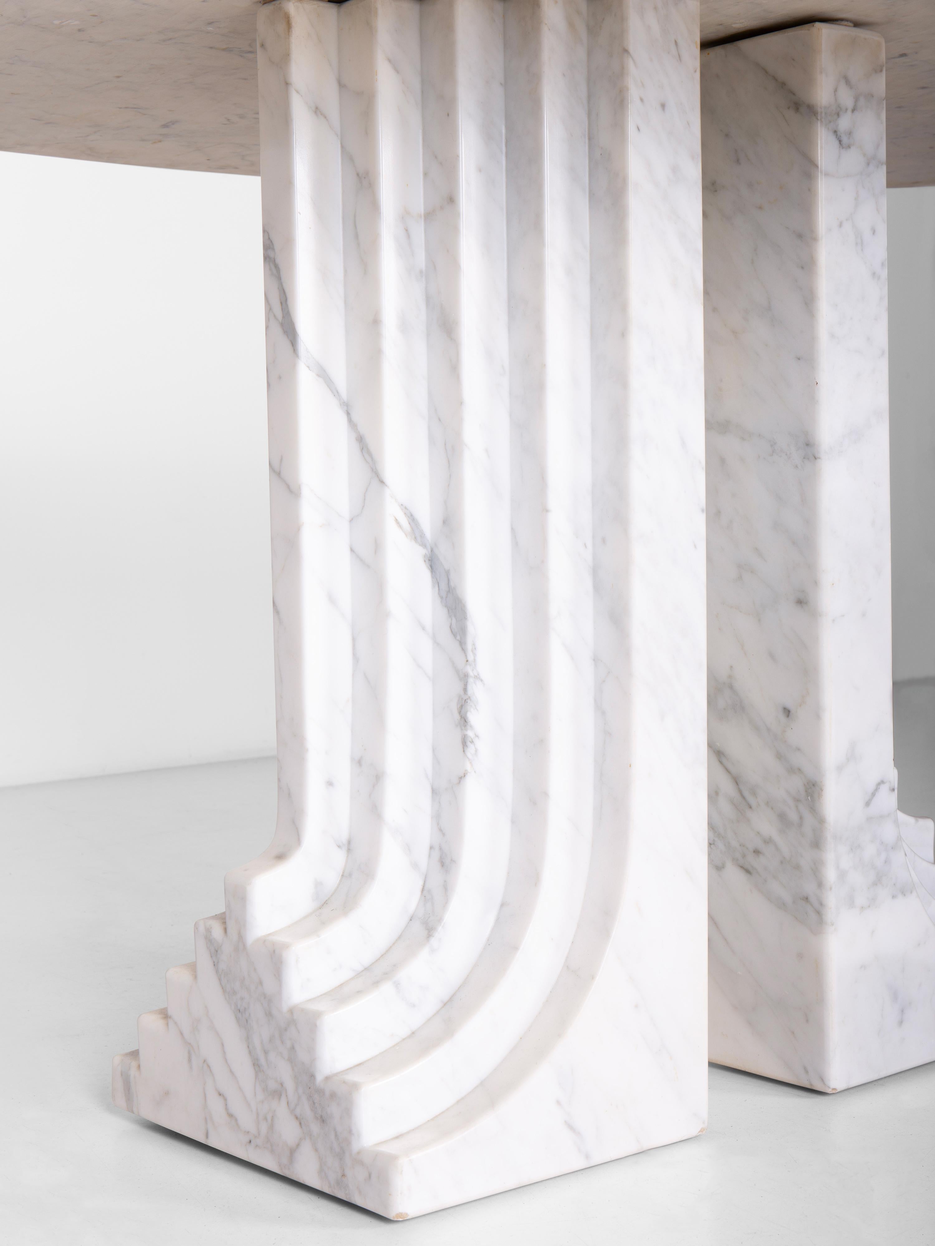 Samo-Tisch entworfen von Carlo Scarpa aus Carrara-Marmor, 1973 (Italienisch) im Angebot