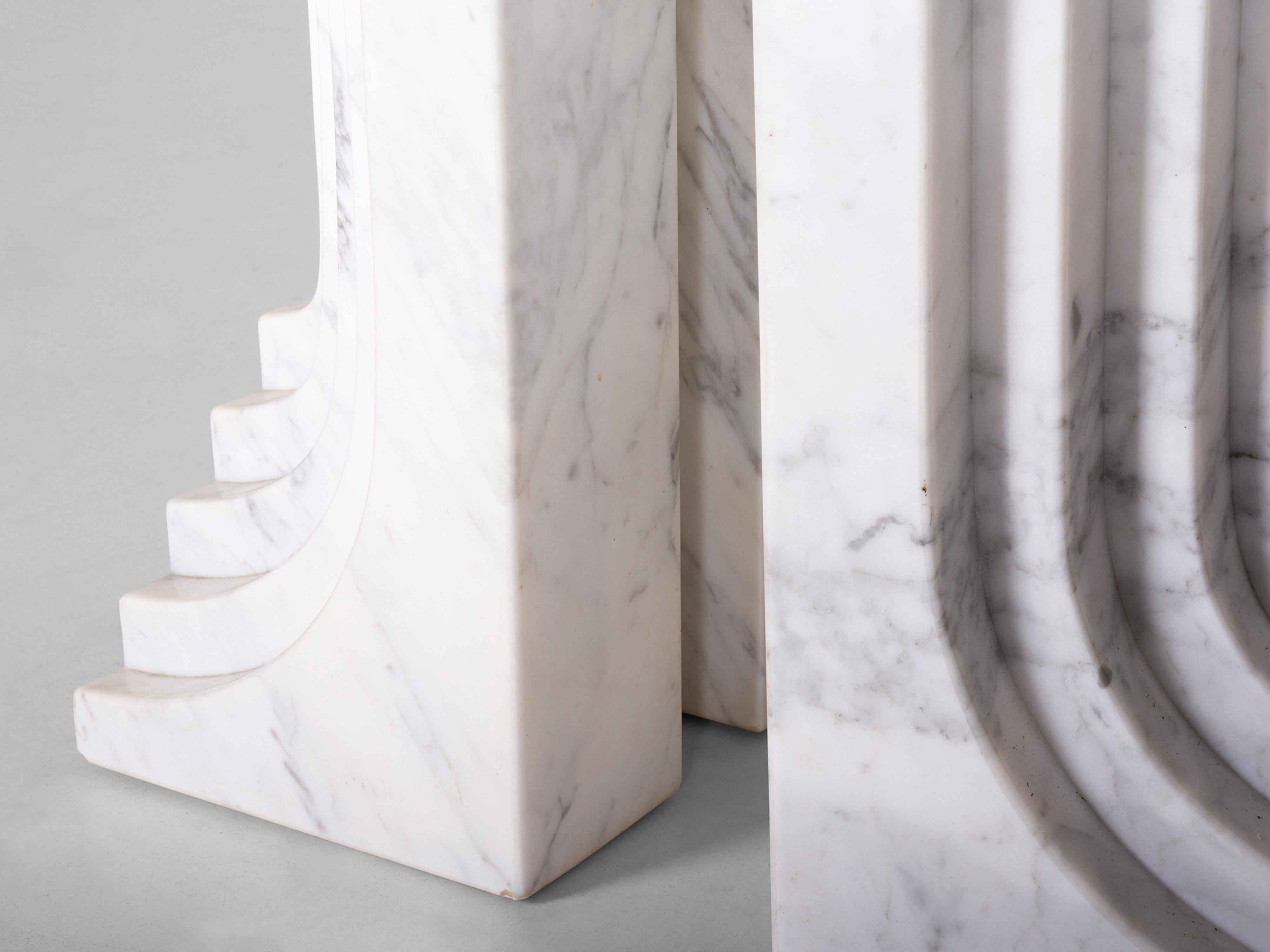 Samo-Tisch entworfen von Carlo Scarpa aus Carrara-Marmor, 1973 im Angebot 1
