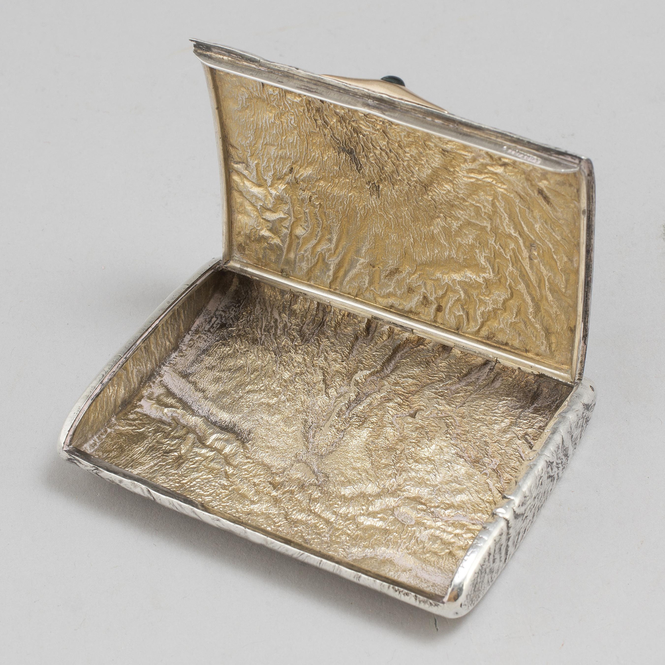 European Samorodok silver case St Petersburg by V. Gordon 1900. Signed For Sale
