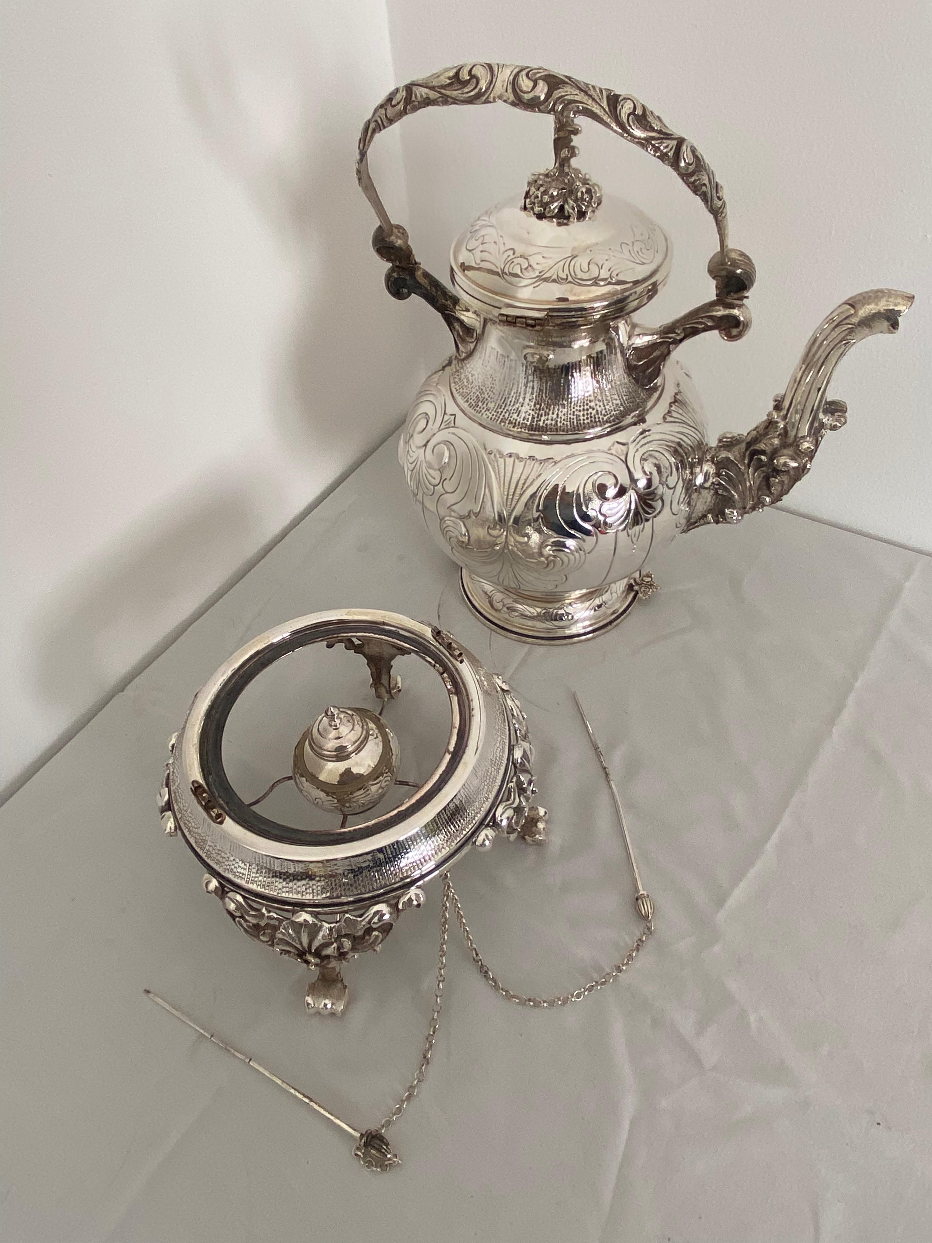 Samovar Silver 800, with stove, in working order. Made by an Italian silversmith in the 90s It is in excellent condition It has a weld in one handle that only needs to be polished. It consists of three pieces: the kettle, the base and the stove. The