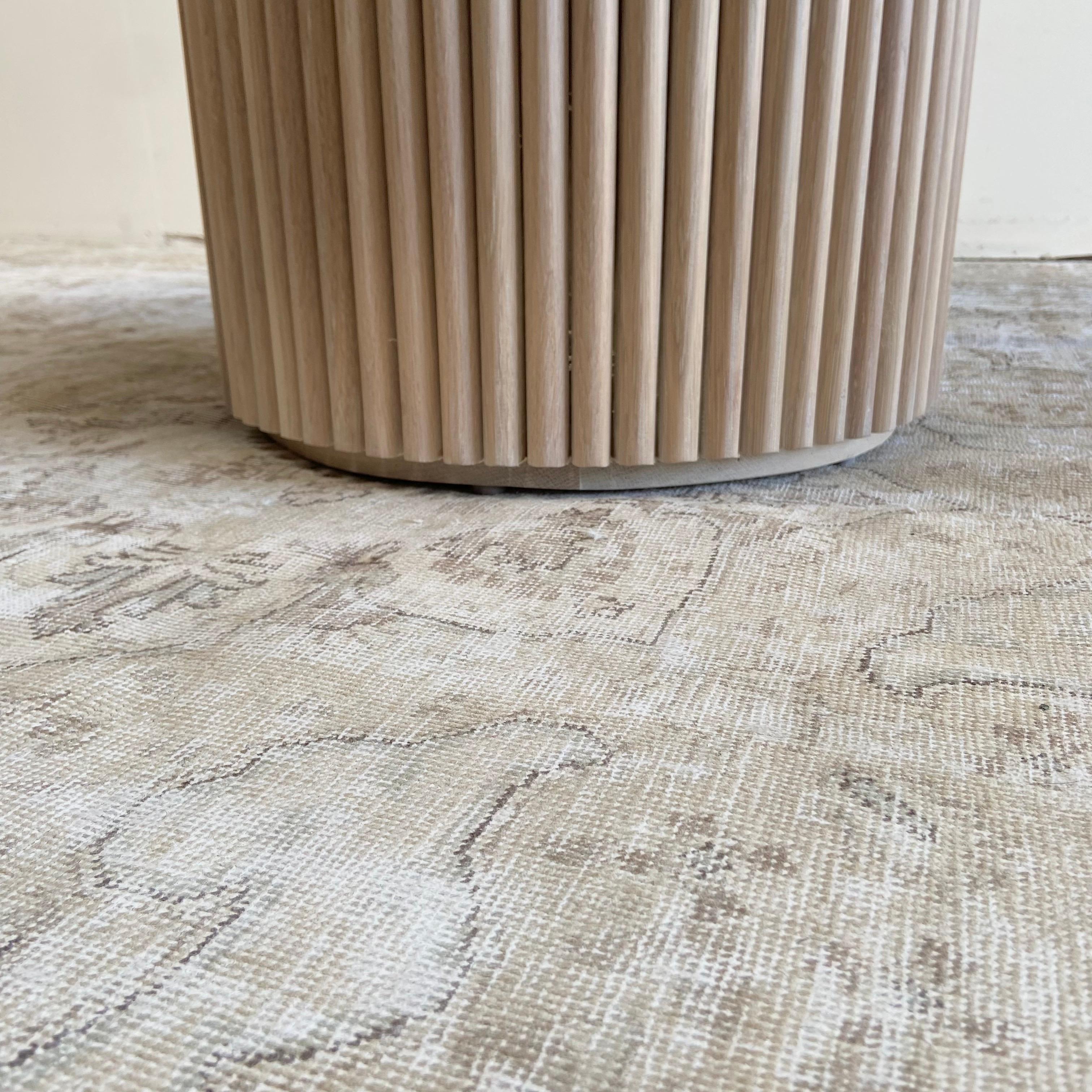MUESTRA DE ACABADO PARA Mesa de Comedor con Base de Junco de Roble Blanco Entrada Siglo XXI y contemporáneo en venta