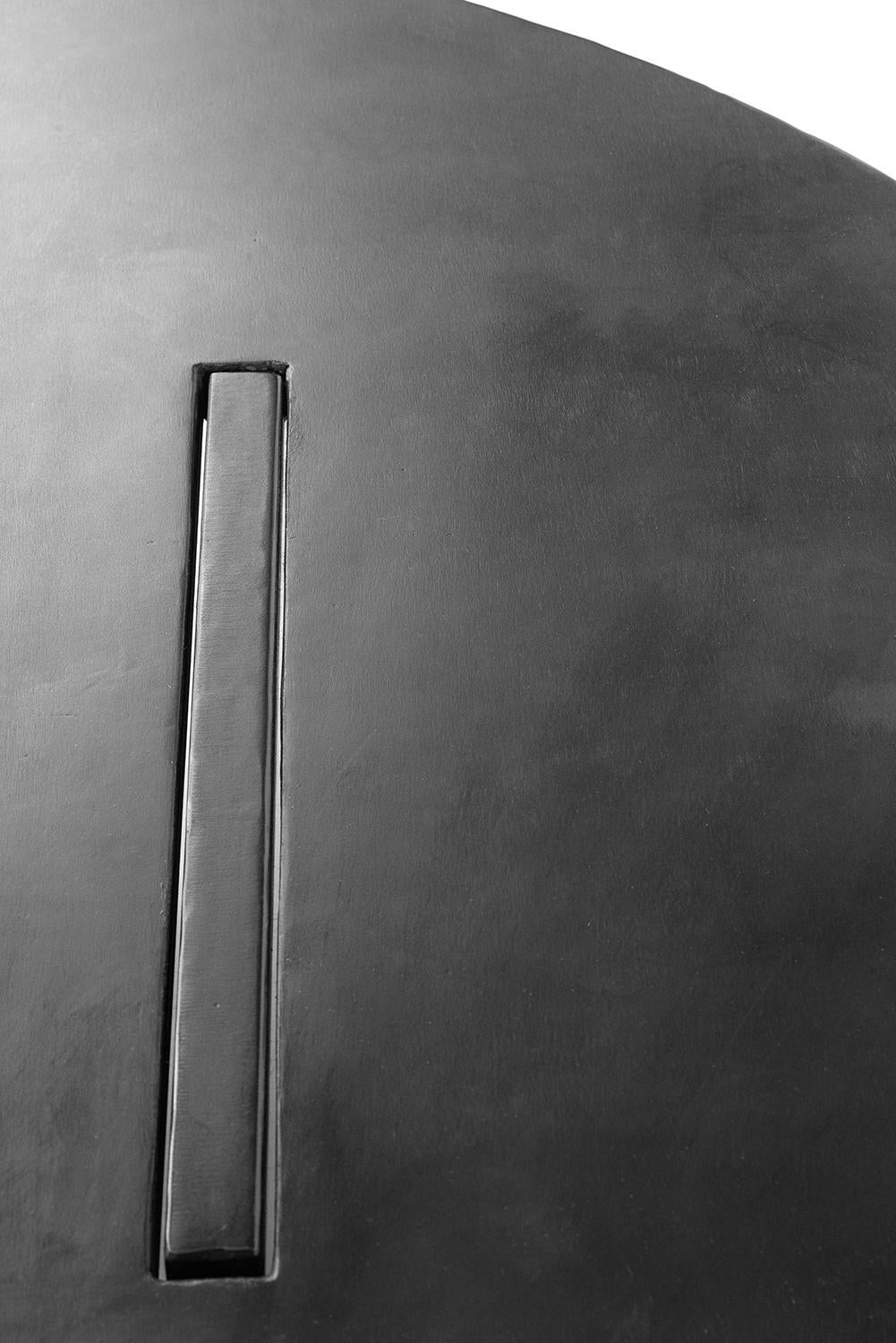 Muestra Venta Mesa de centro Redonda Moderna Contemporánea Hecha a mano Acero ennegrecido en Nuevo estado para la venta en Bronx, NY