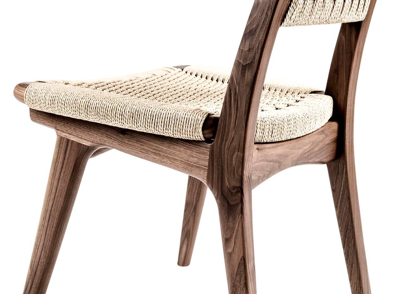 Musterverkauf, Esszimmerstuhl mit niedriger Rückenlehne, gewebte dänische Kordel, Nussbaum, Mitte des Jahrhunderts im Angebot 1
