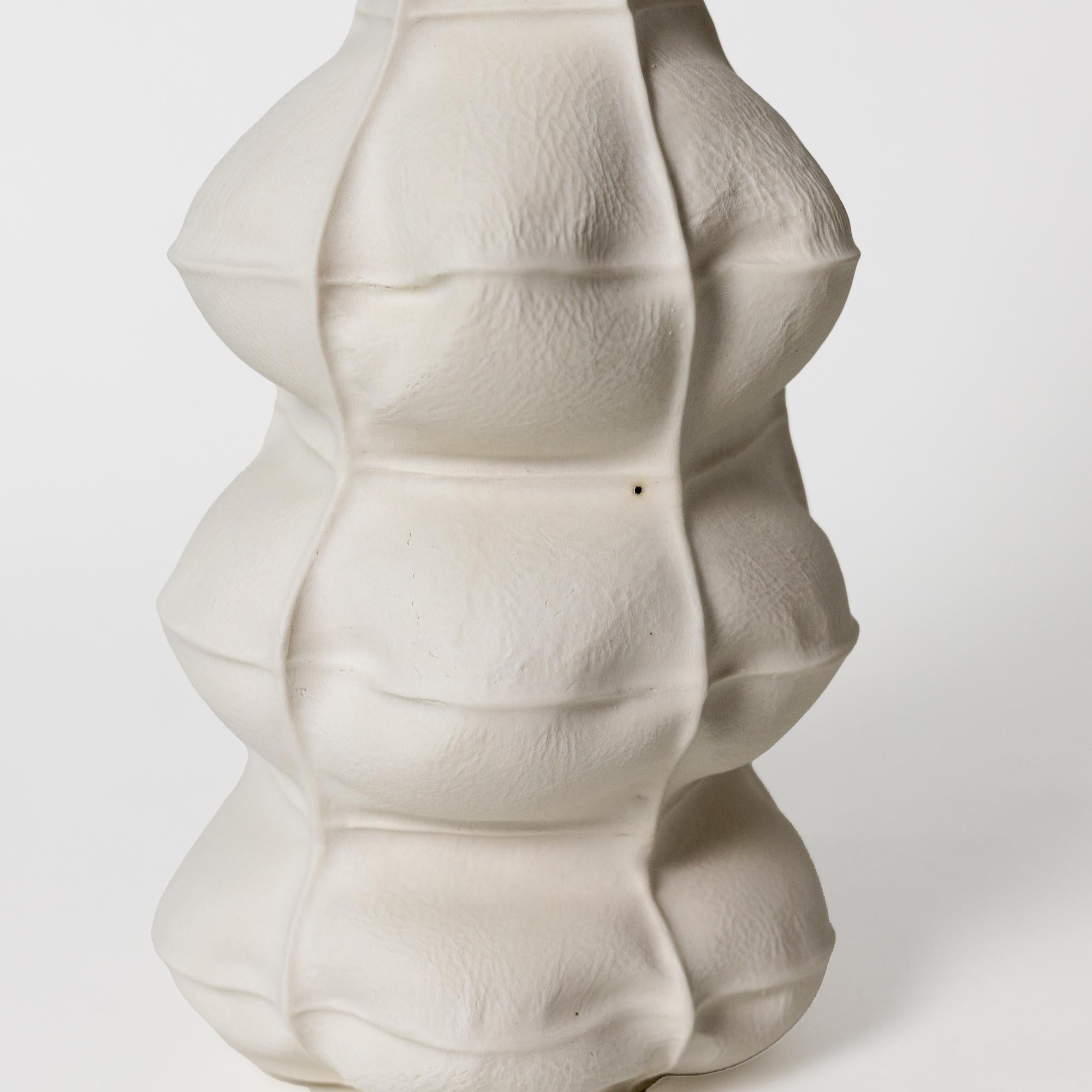 MUESTRA Cerámica orgánica blanca Kawa Vase 23, porcelana, táctil, escultura Moderno en venta