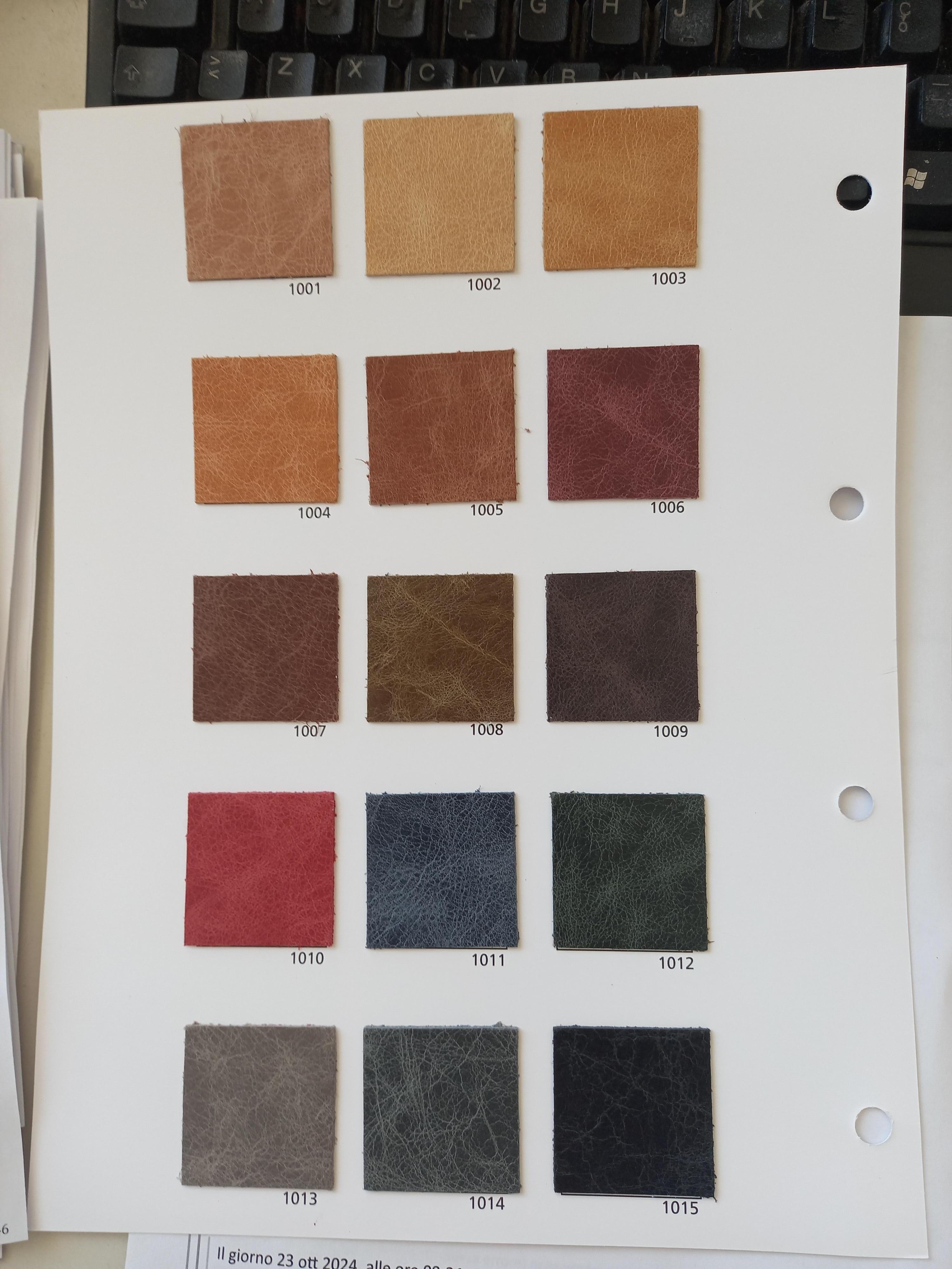 Campioni dei materiali in pelle utilizzati per il rivestimento dei nostri divani e delle nostre sedie