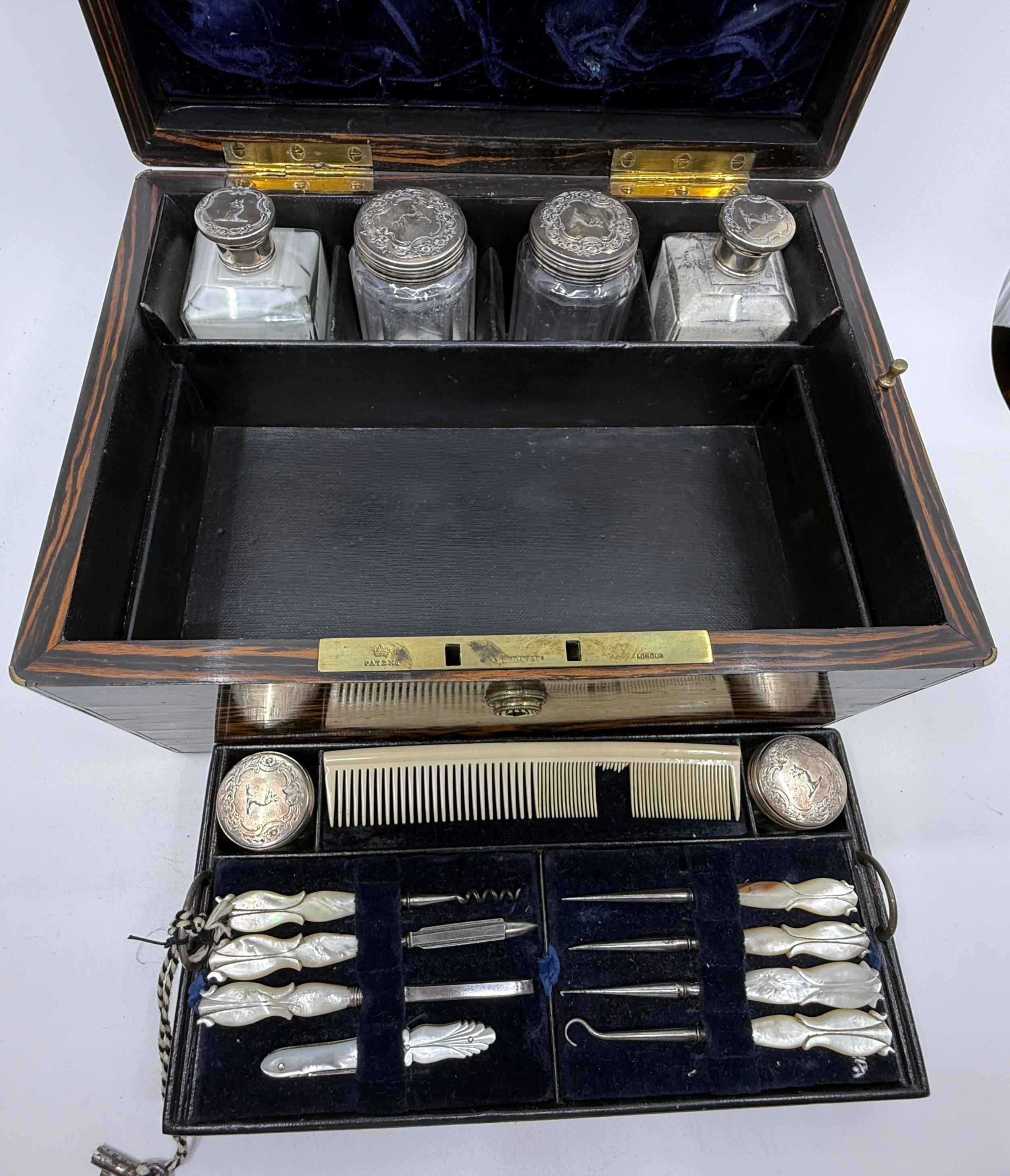 Sampson Mordan & Co Caja de tocador de calamandro y latón con incrustaciones de 1850 Plata de ley en venta 7