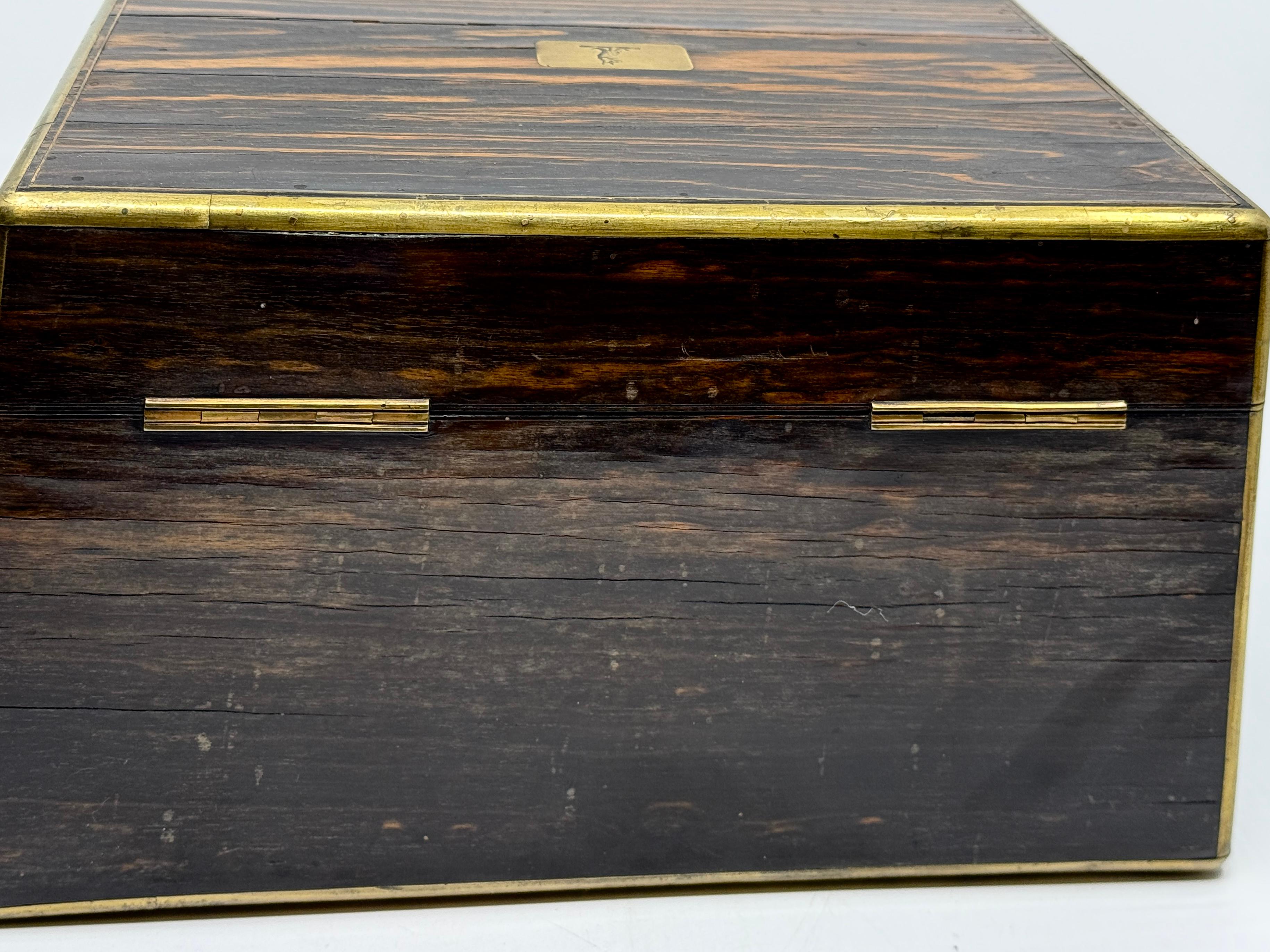 Sampson Mordan & Co Caja de tocador de calamandro y latón con incrustaciones de 1850 Plata de ley en venta 10