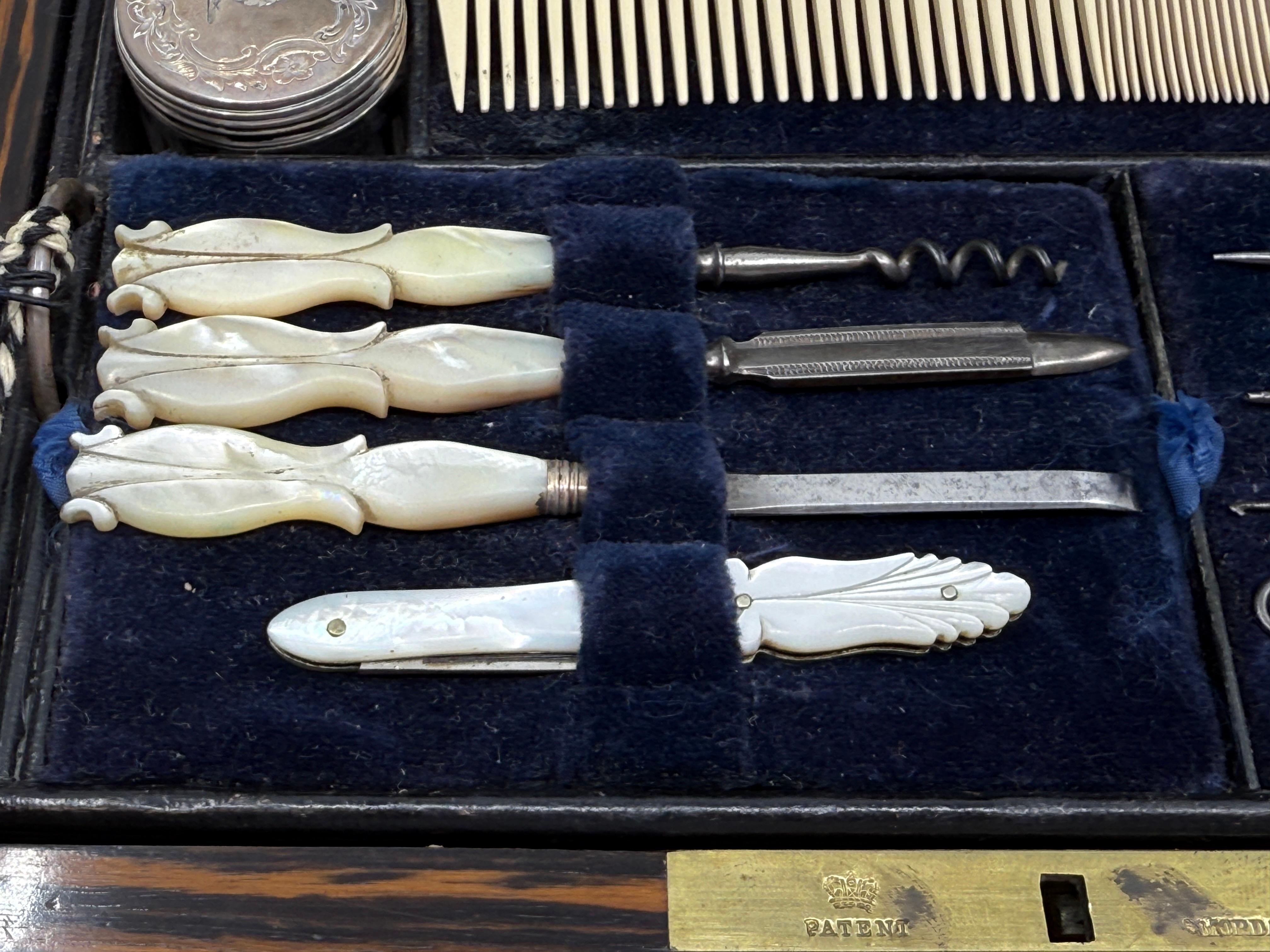 Sampson Mordan & Co Caja de tocador de calamandro y latón con incrustaciones de 1850 Plata de ley en venta 1