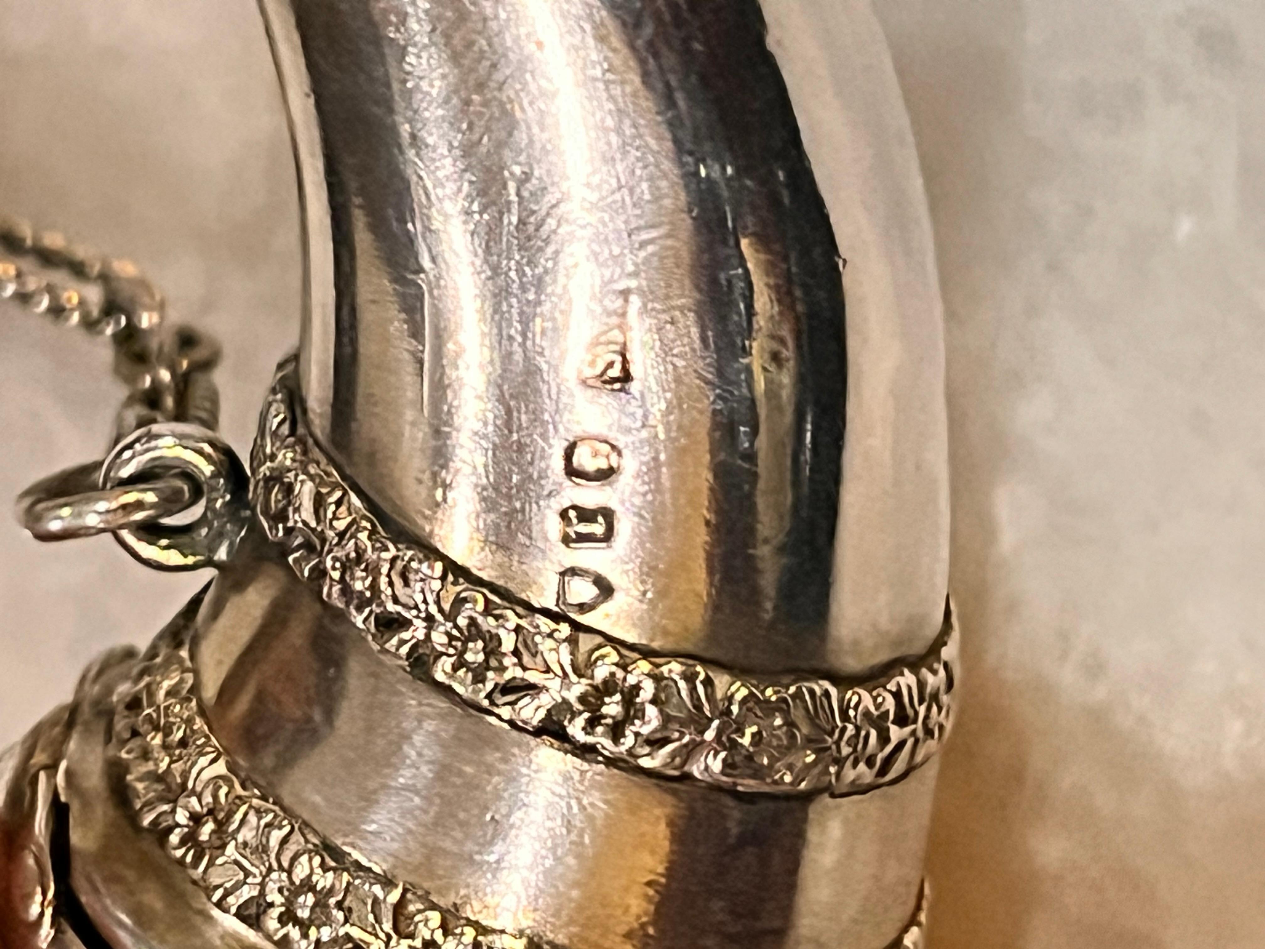 Sampson Mordan. Victorian silver horn shaped combined vinaigrette & scent bottle 5
