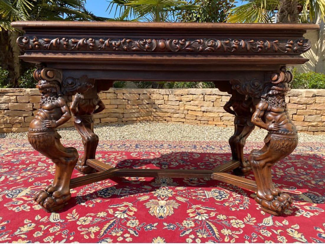 Samson and the Lion, Renaissance Style Carved Walnut Center Table 19th Century In Good Condition For Sale In Beaune, FR