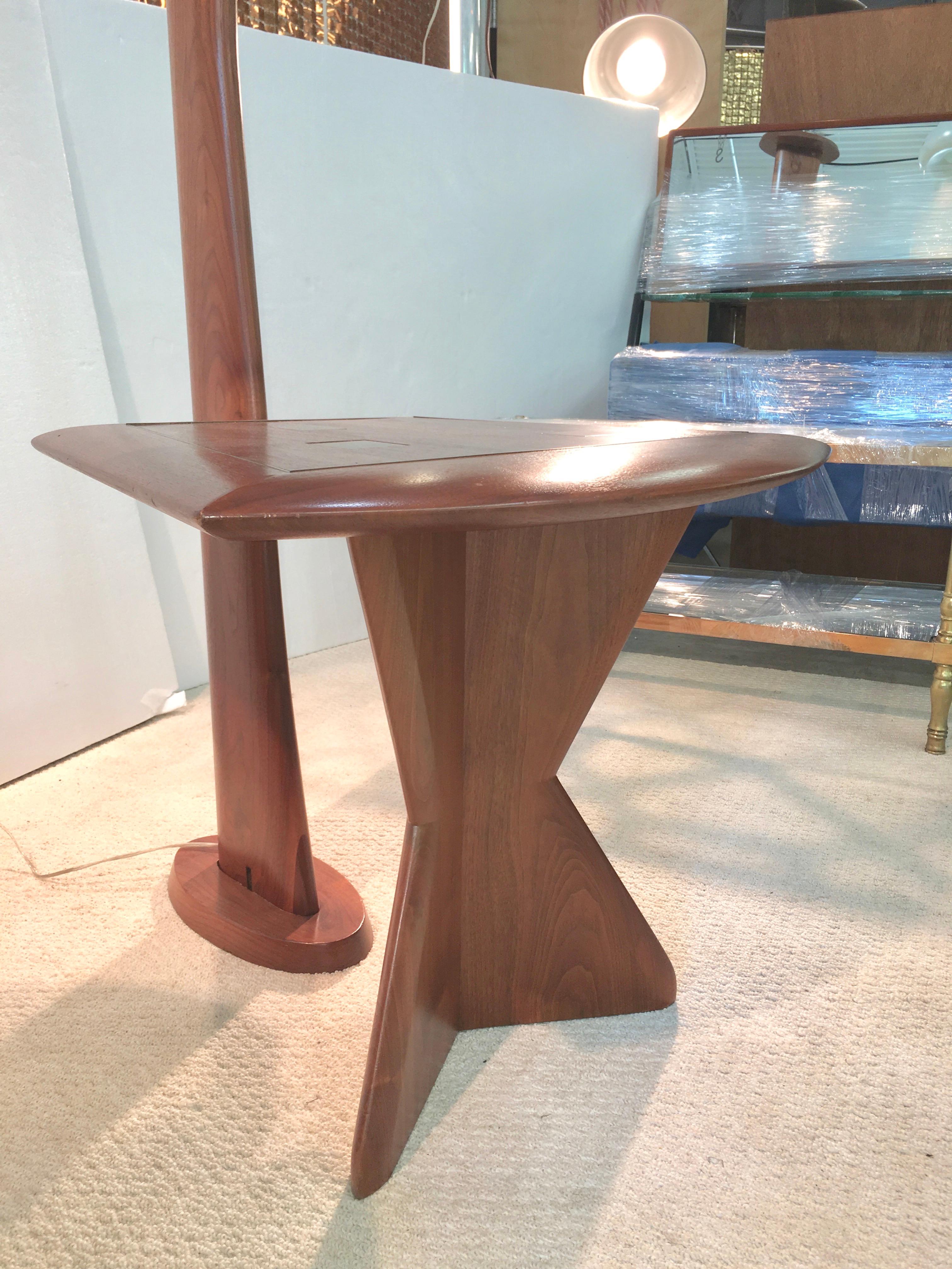 Aluminium Lampadaire Samson Berman Studio avec table intégrée en vente