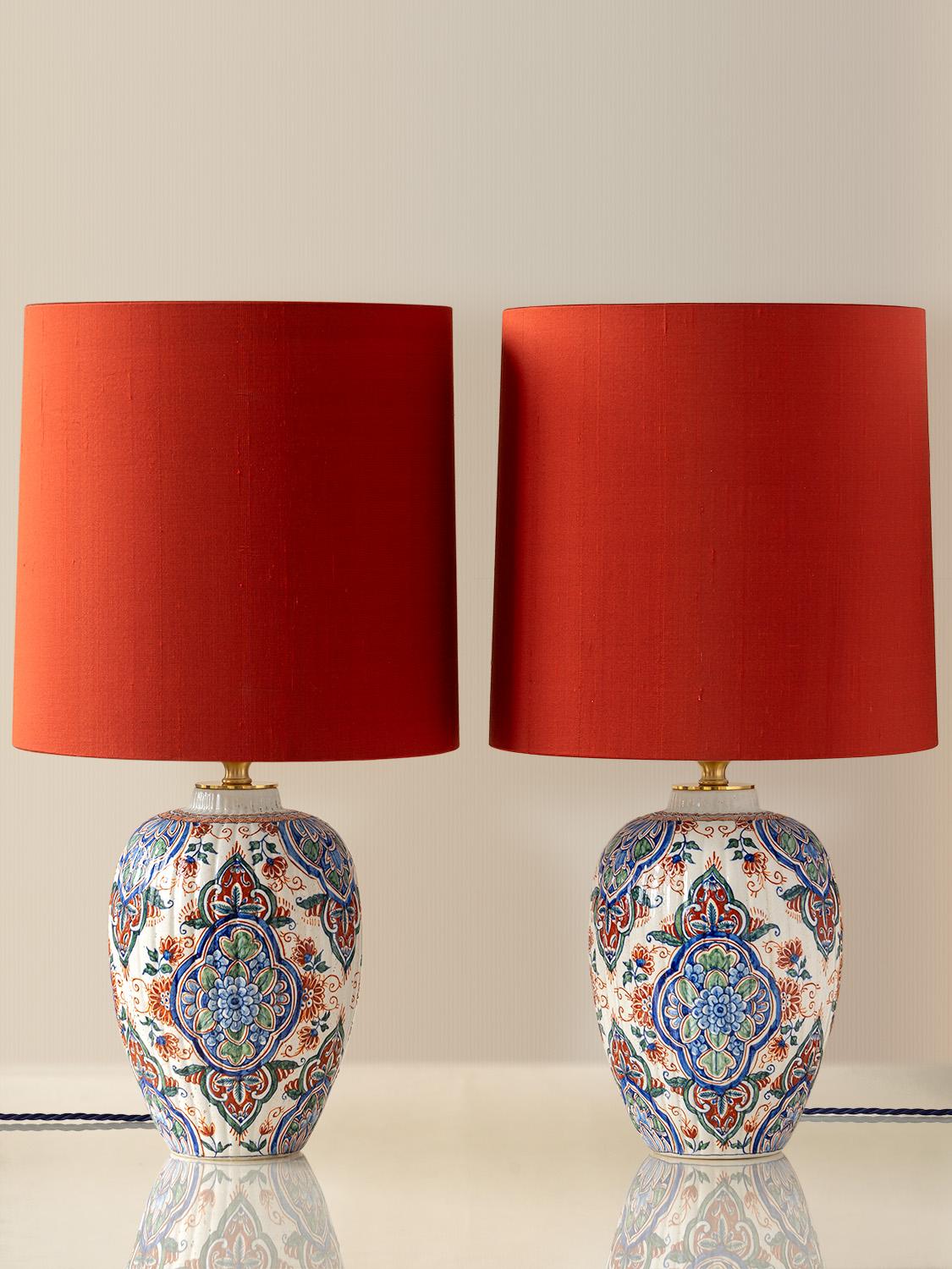 Éloise and Étienne are a stunning pair of antique table lamps, meticulously handcrafted by Amitābha Studio in Amsterdam from late 19th-century Samson vases. These vases were originally created as faithful reproductions of early 18th-century