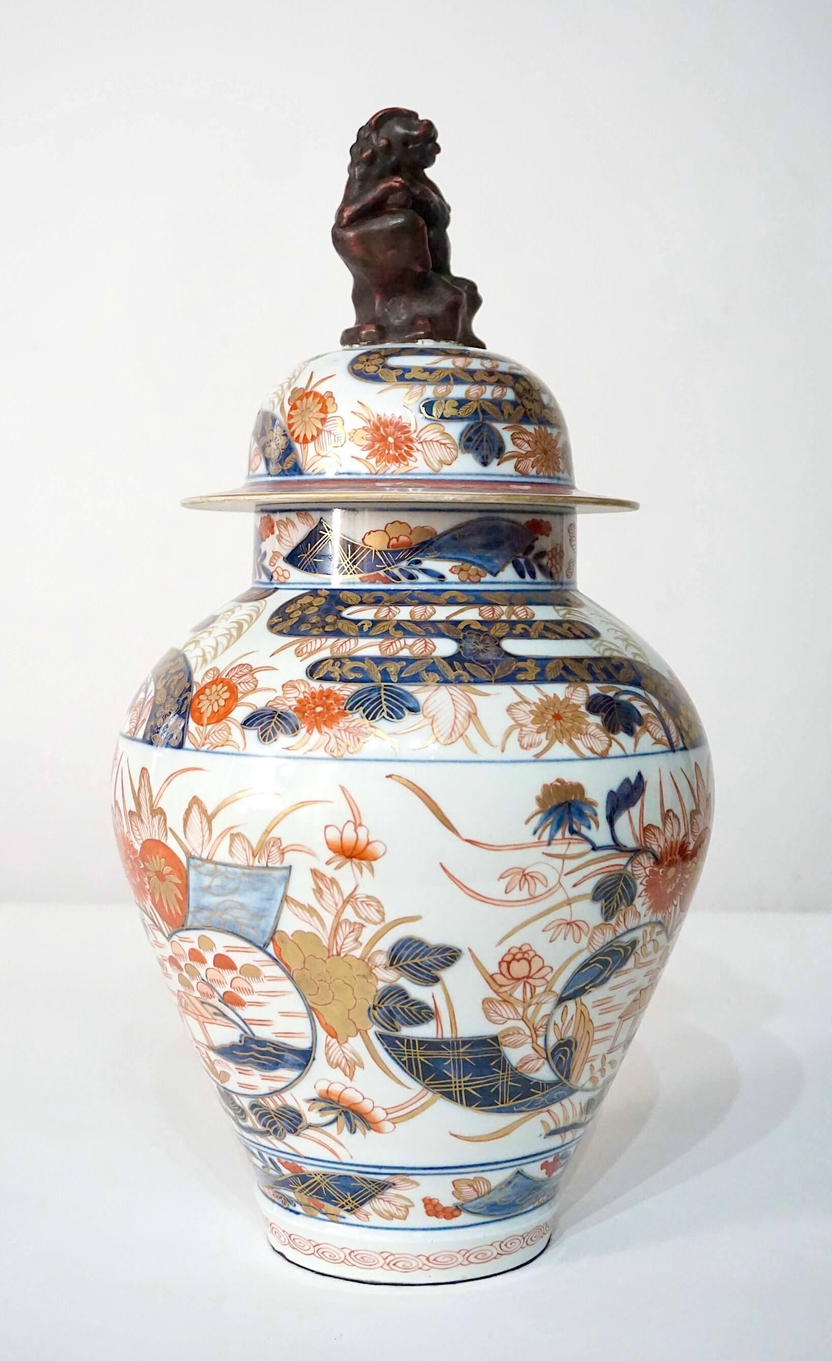 Jarra o jarrón con tapa de porcelana Imari Edo Samson, París, hacia 1880 Porcelana en venta