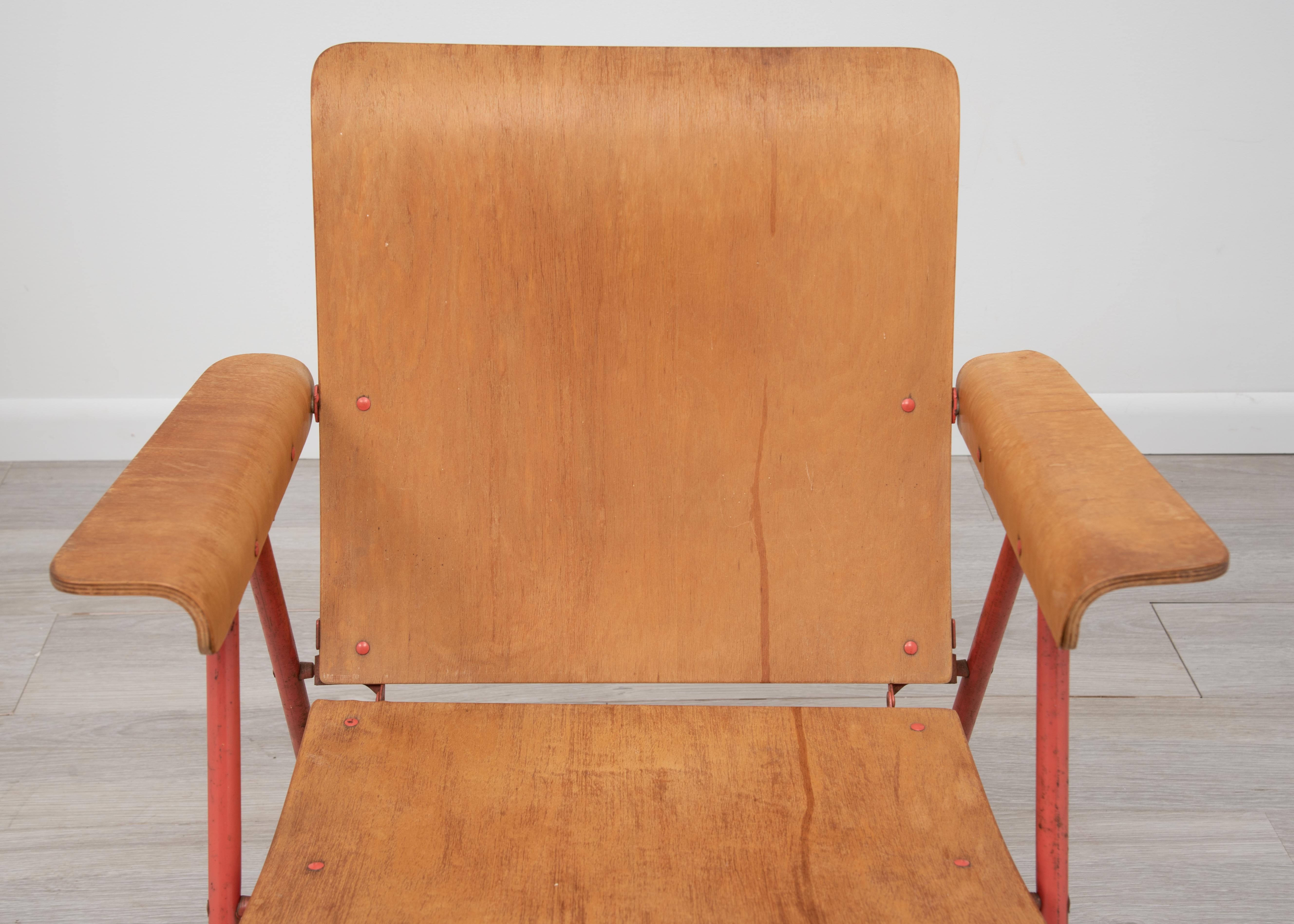 Samson Folding Chair Russel Wright Shwayder Bros Inc. 1950s In Good Condition For Sale In Forest Grove, PA