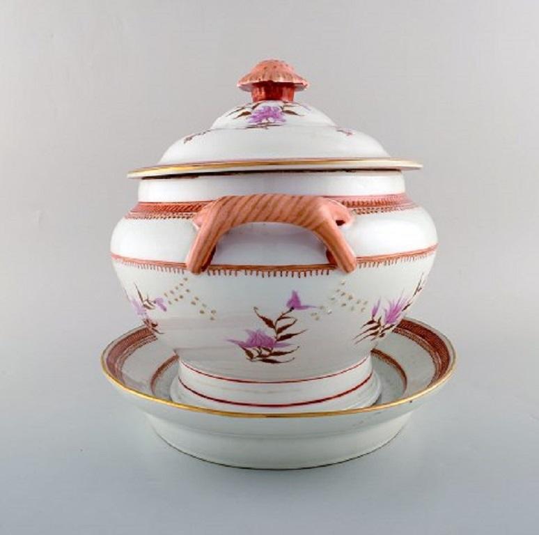 Chinoiserie Samson, France, Large Antique Lidded Tureen in Hand Painted Porcelain