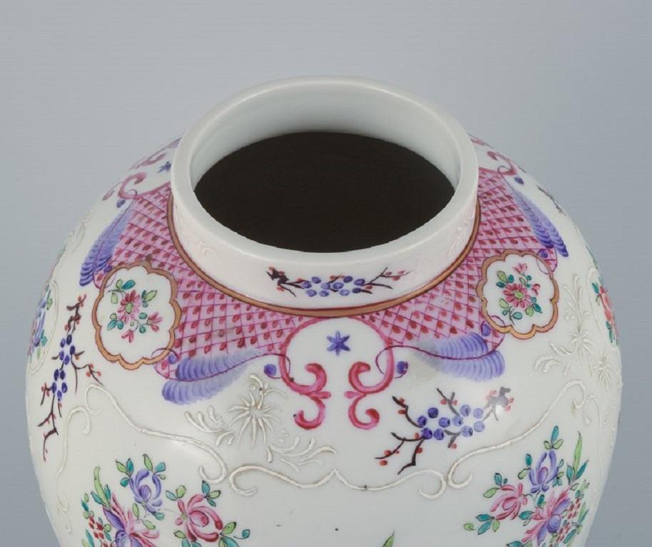 Hand-Painted Samson, France, Large Porcelain Lid Bojan in Oriental Style For Sale
